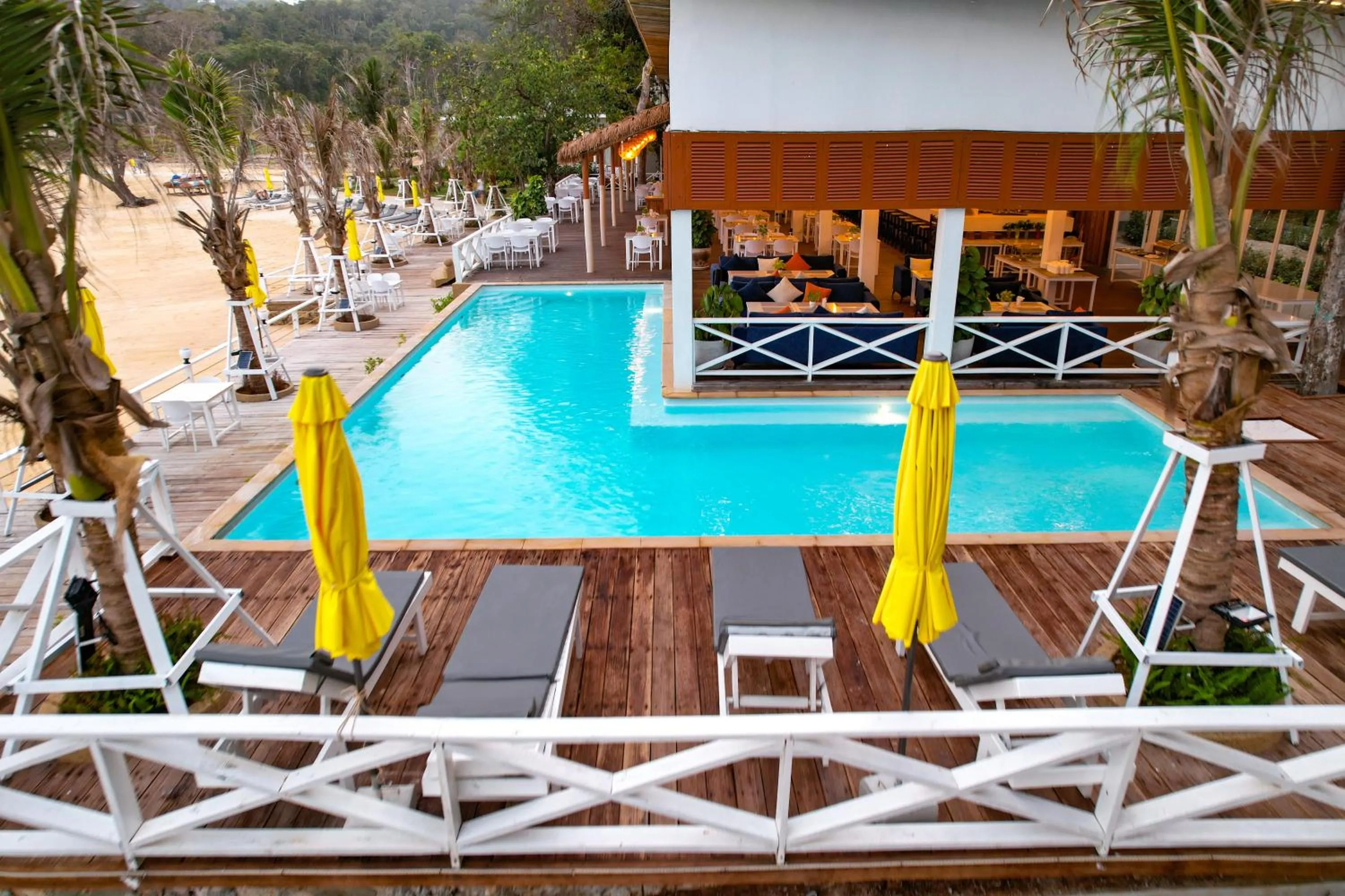 Restaurant/places to eat, Swimming Pool in Bodega Resort