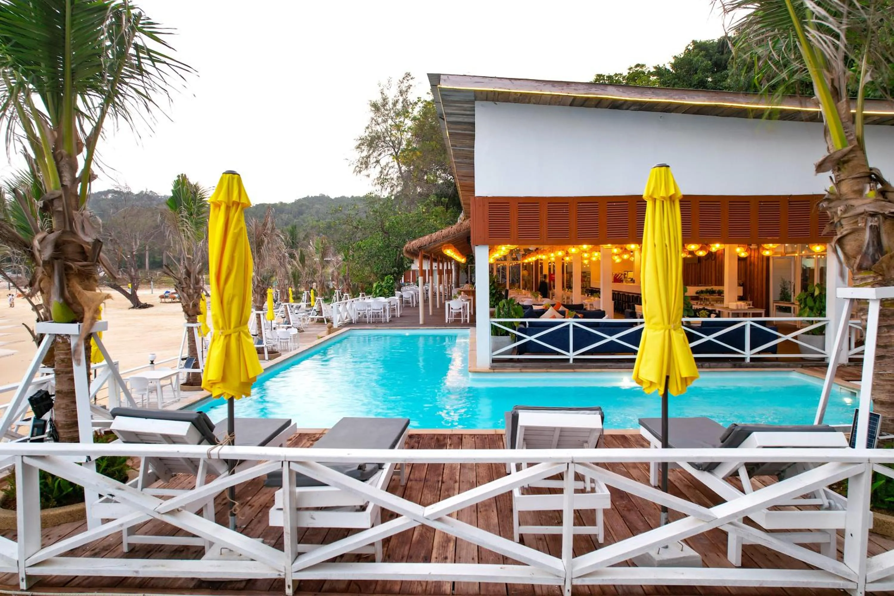 Restaurant/places to eat, Swimming Pool in Bodega Resort