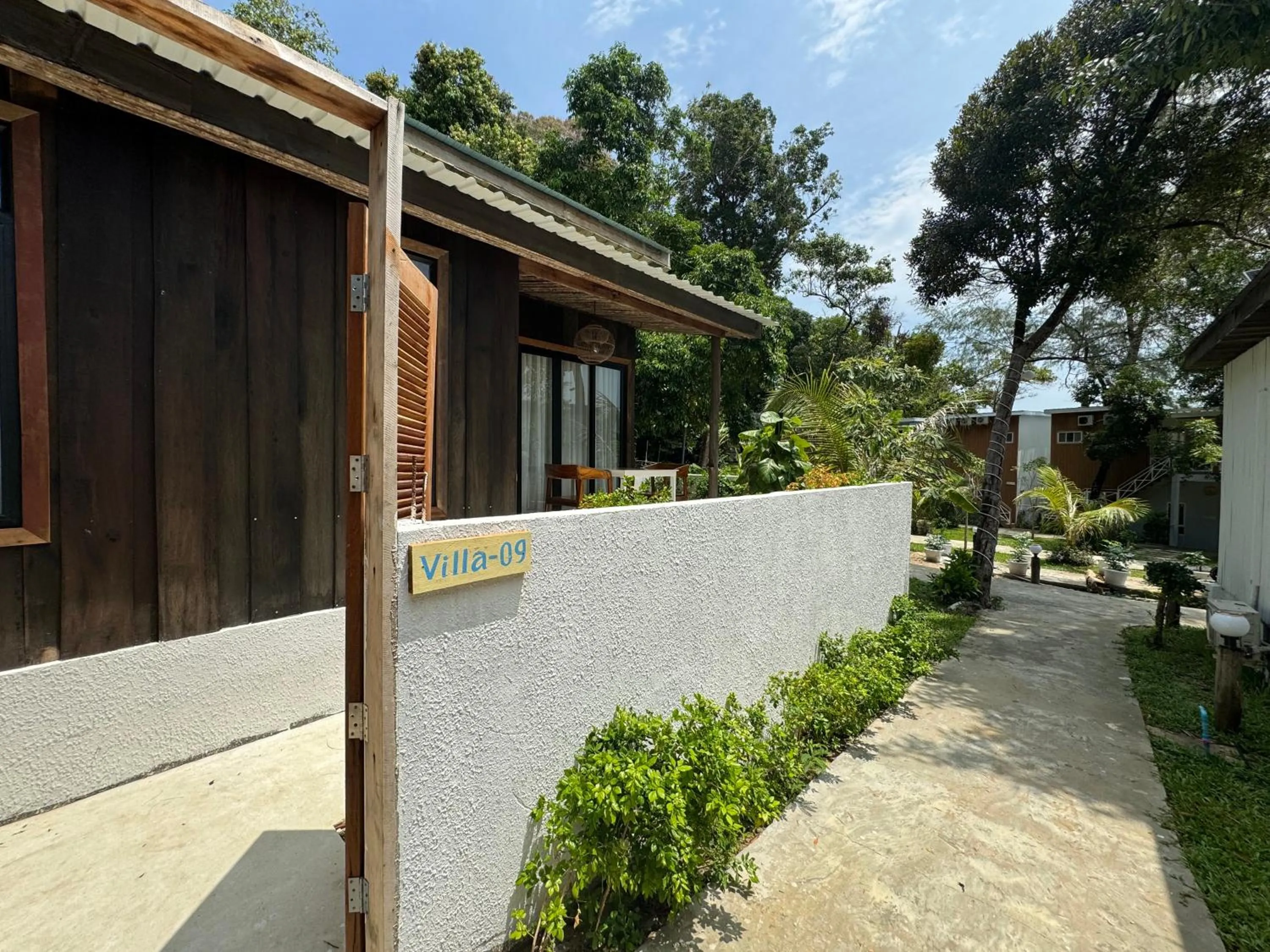 Property Building in Bodega Resort