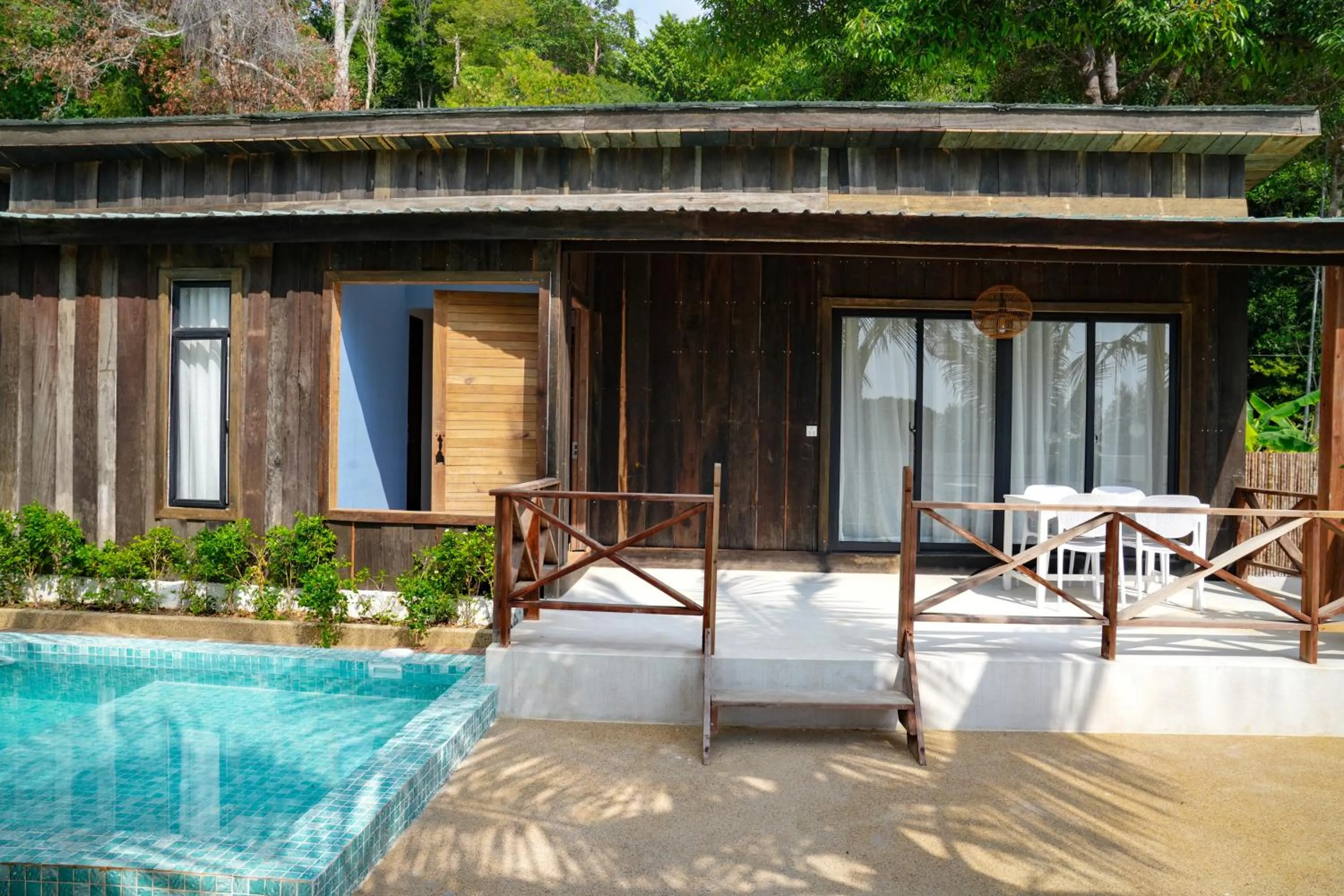 Property building, Swimming Pool in Bodega Resort