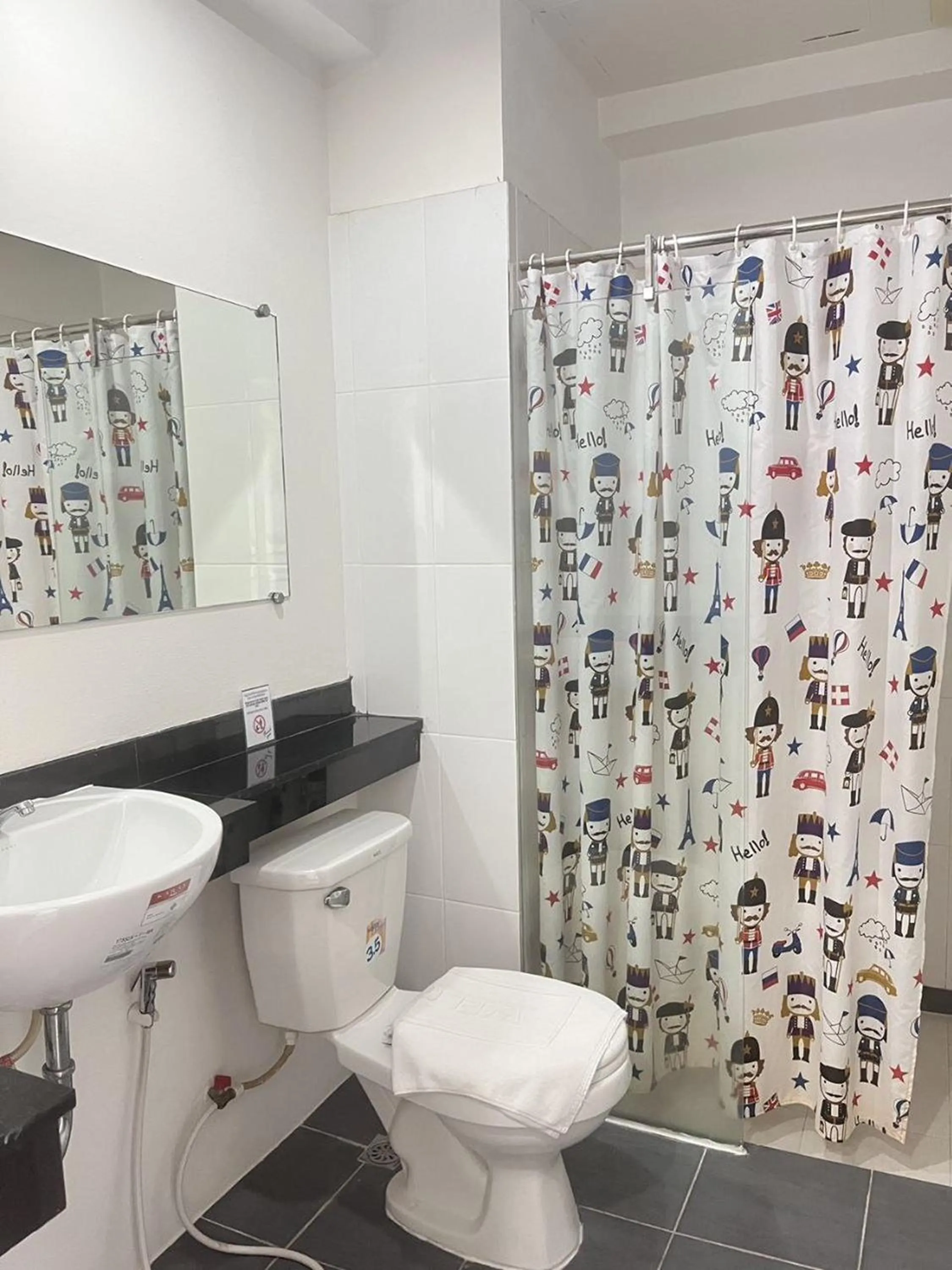 Bathroom in Ruan Plaisoi Apartment