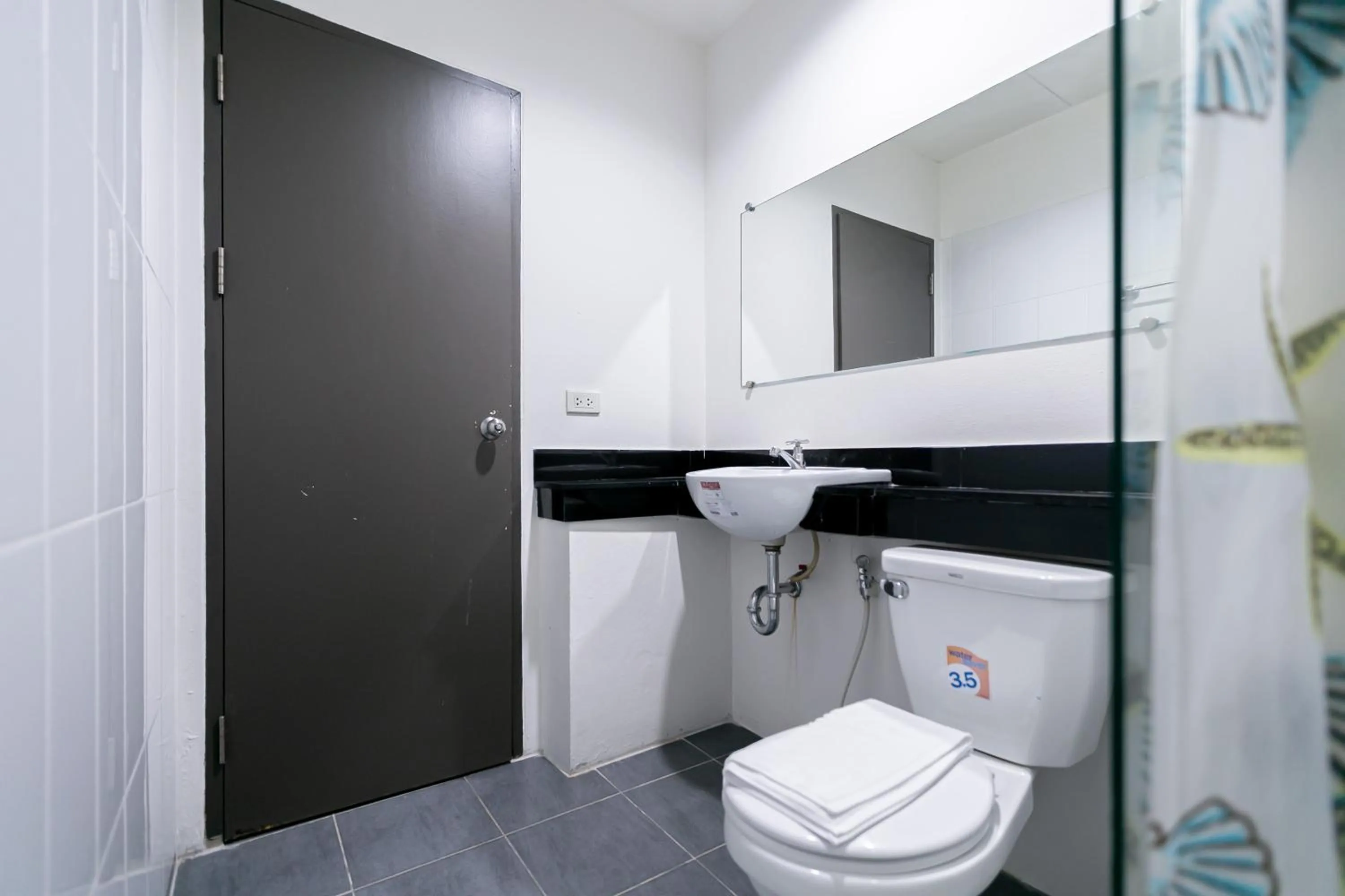 Bathroom in Ruan Plaisoi Apartment