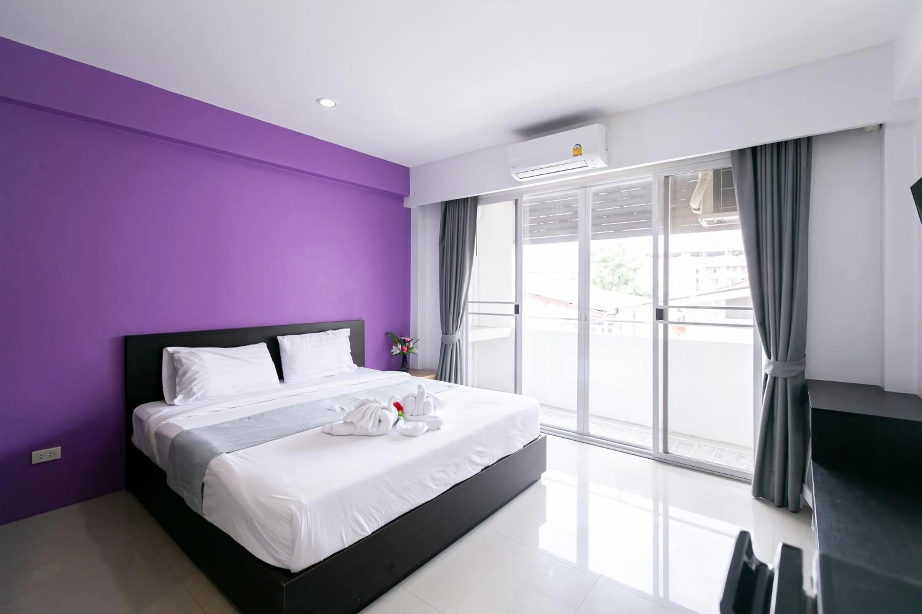 Bed in Ruan Plaisoi Apartment