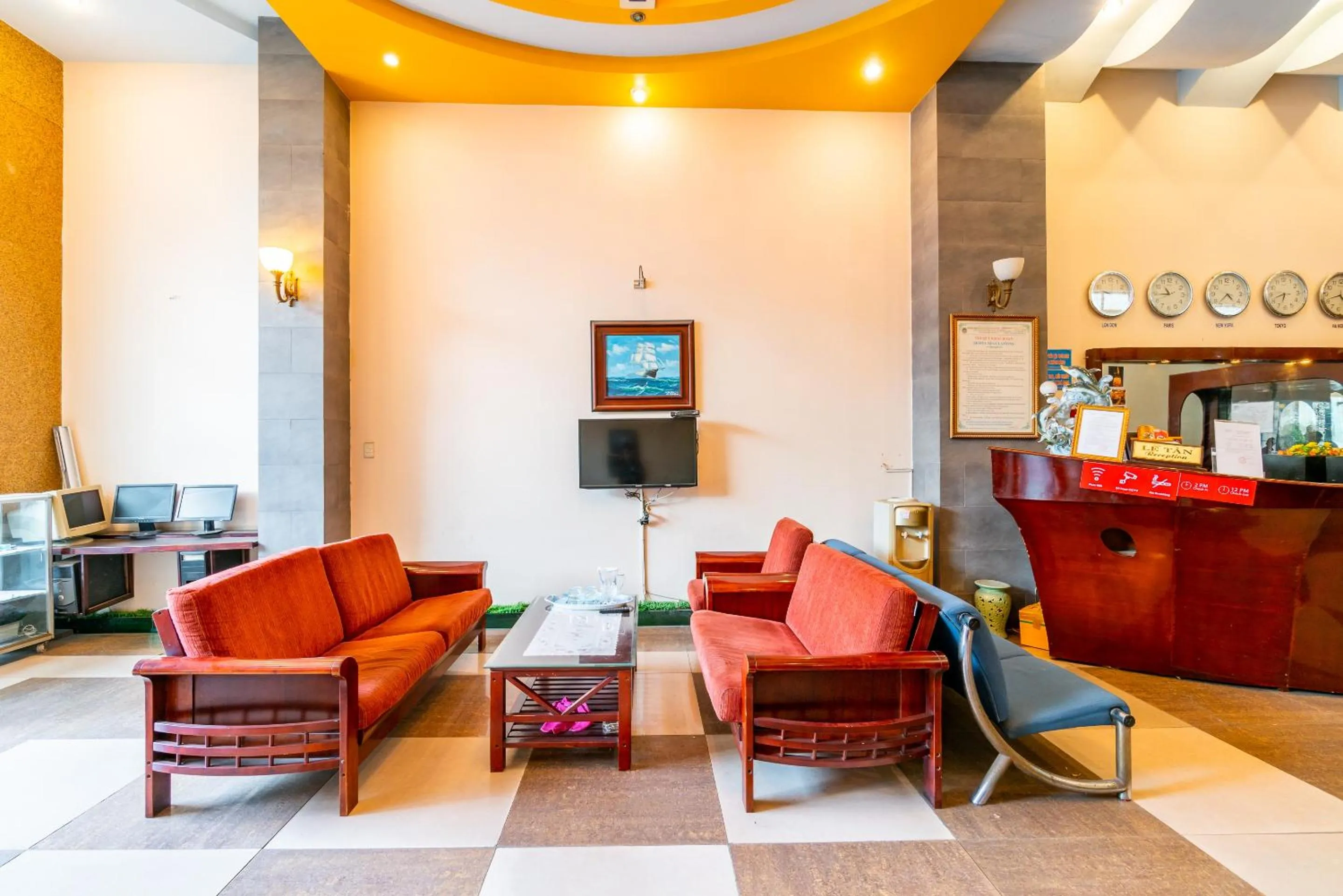 Lobby or reception in Super OYO 266 Golden Gate