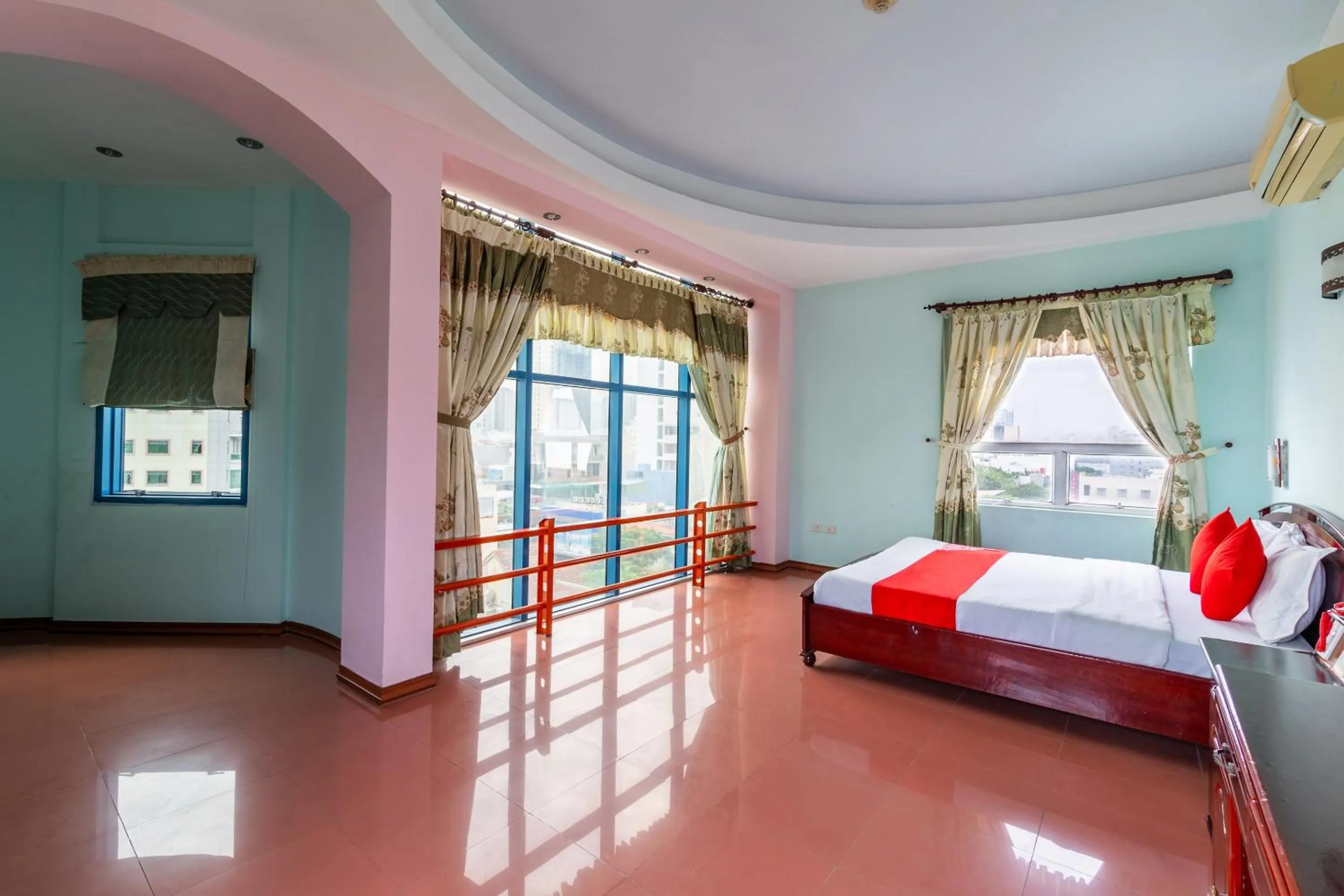 Bedroom, Bed in Super OYO 266 Golden Gate