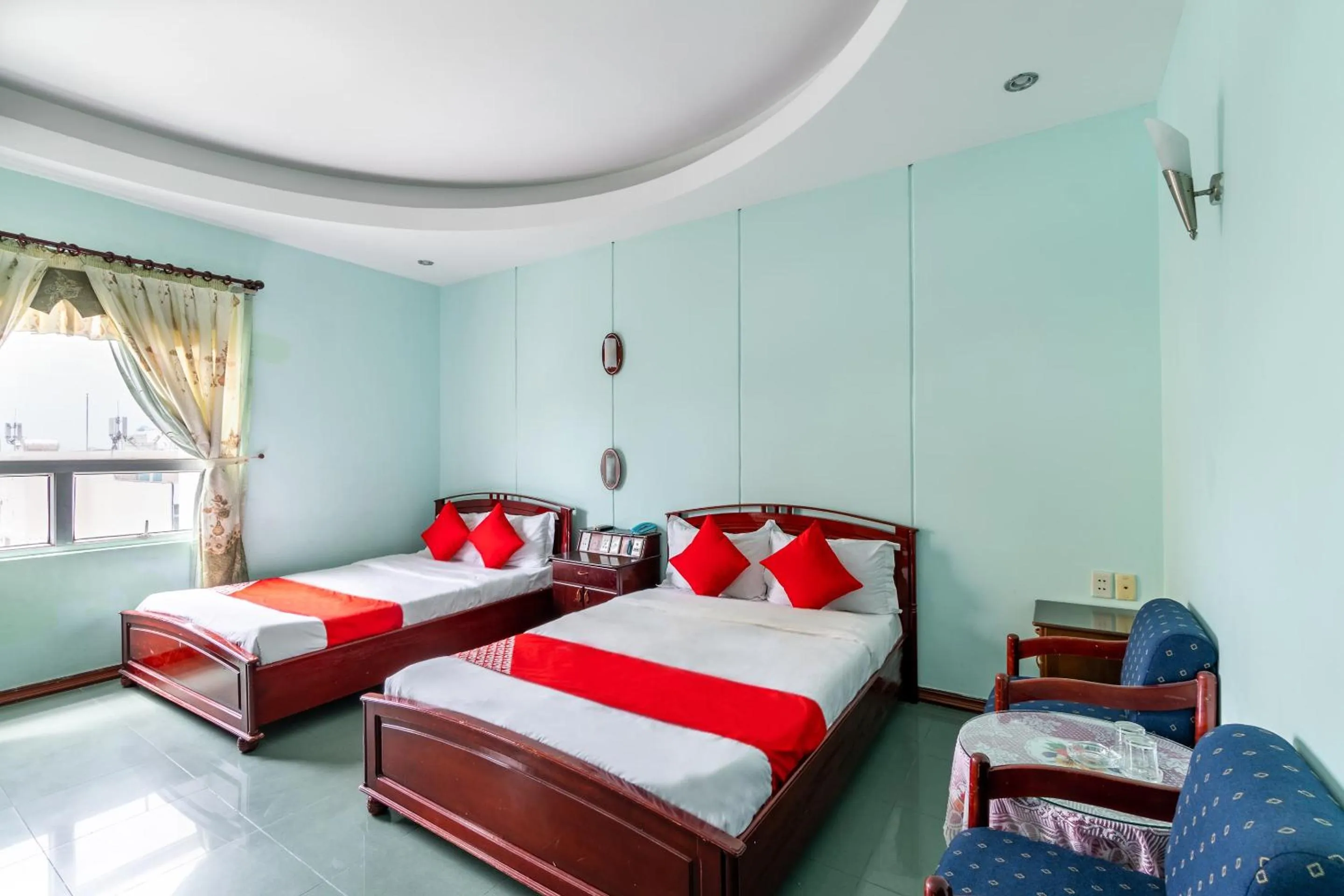 Bedroom, Bed in Super OYO 266 Golden Gate