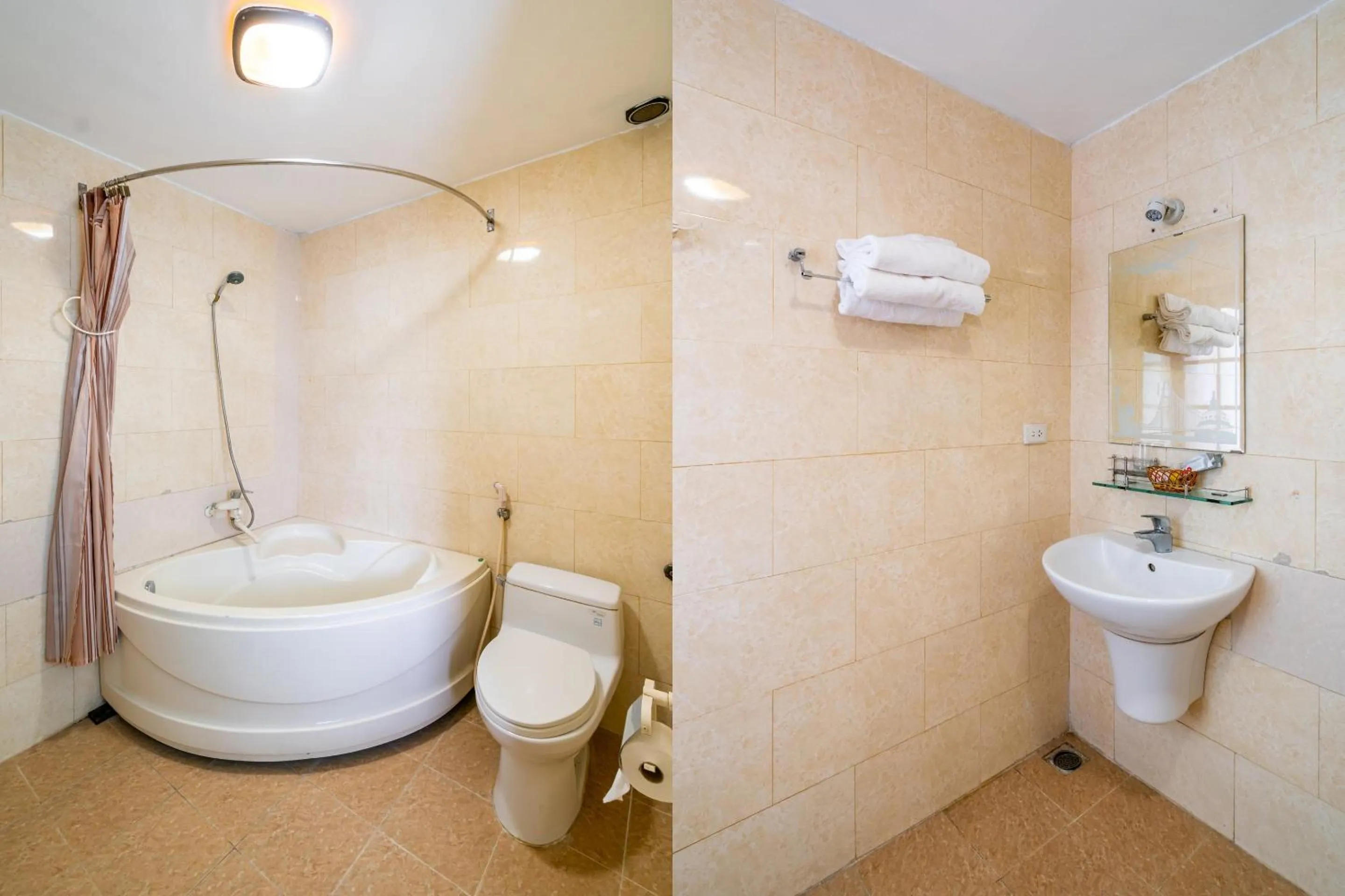 Bathroom in Super OYO 266 Golden Gate