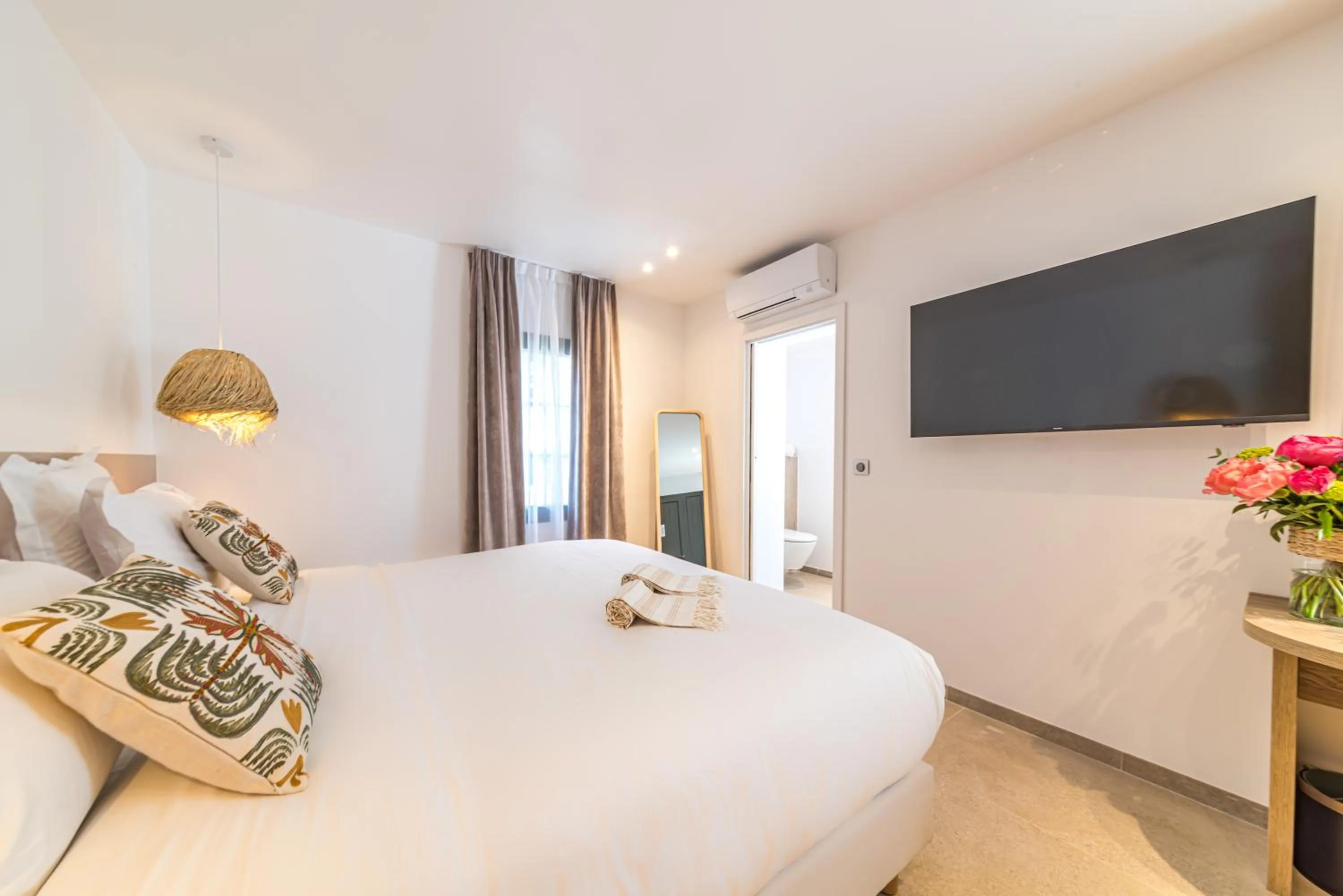 Bedroom, Bed in Les Capucines Saint Tropez