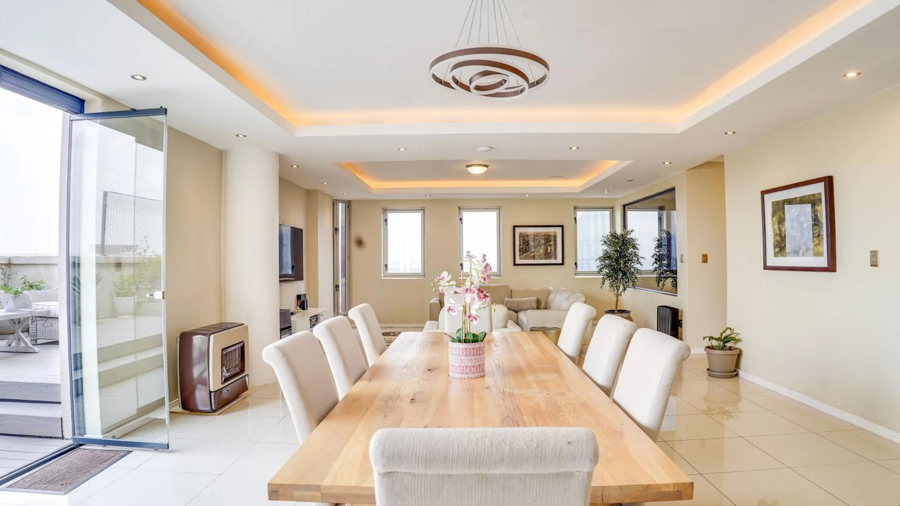 4 on Pritchard Luxury Suites