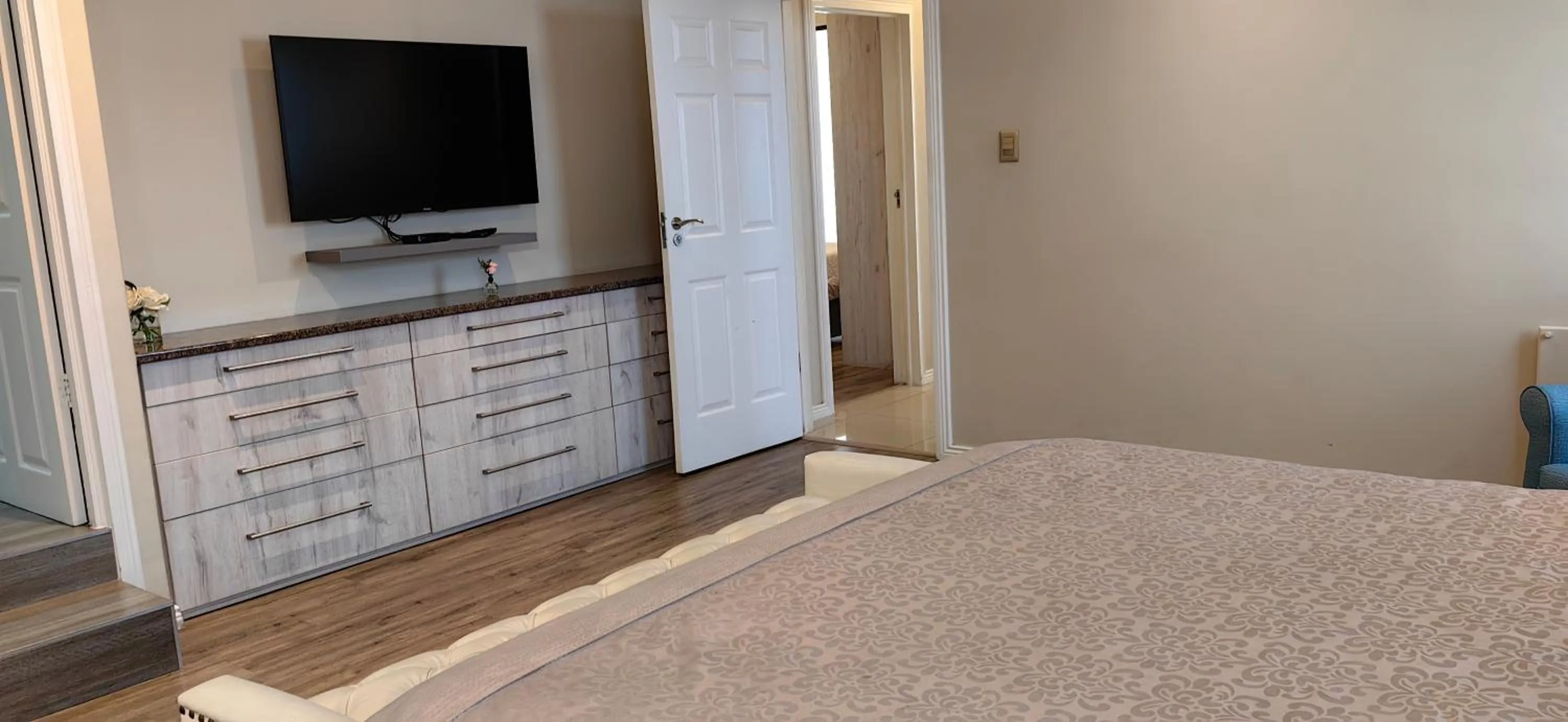 Bed in 4 on Pritchard Luxury Suites