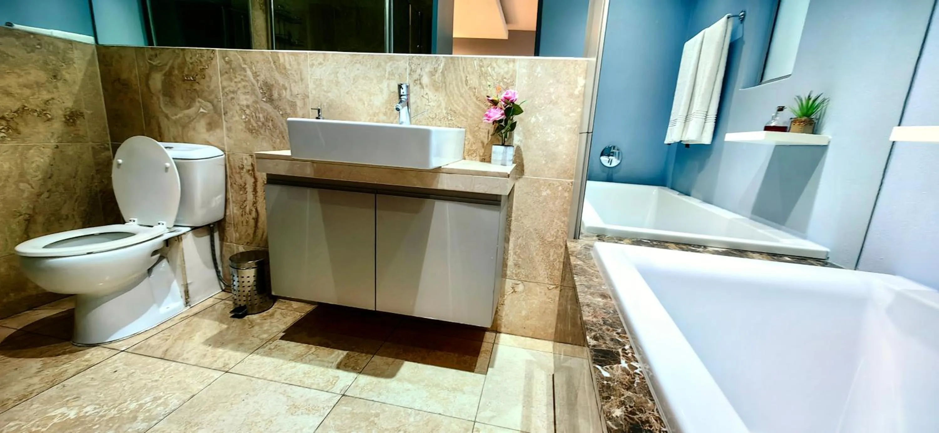 4 on Pritchard Luxury Suites