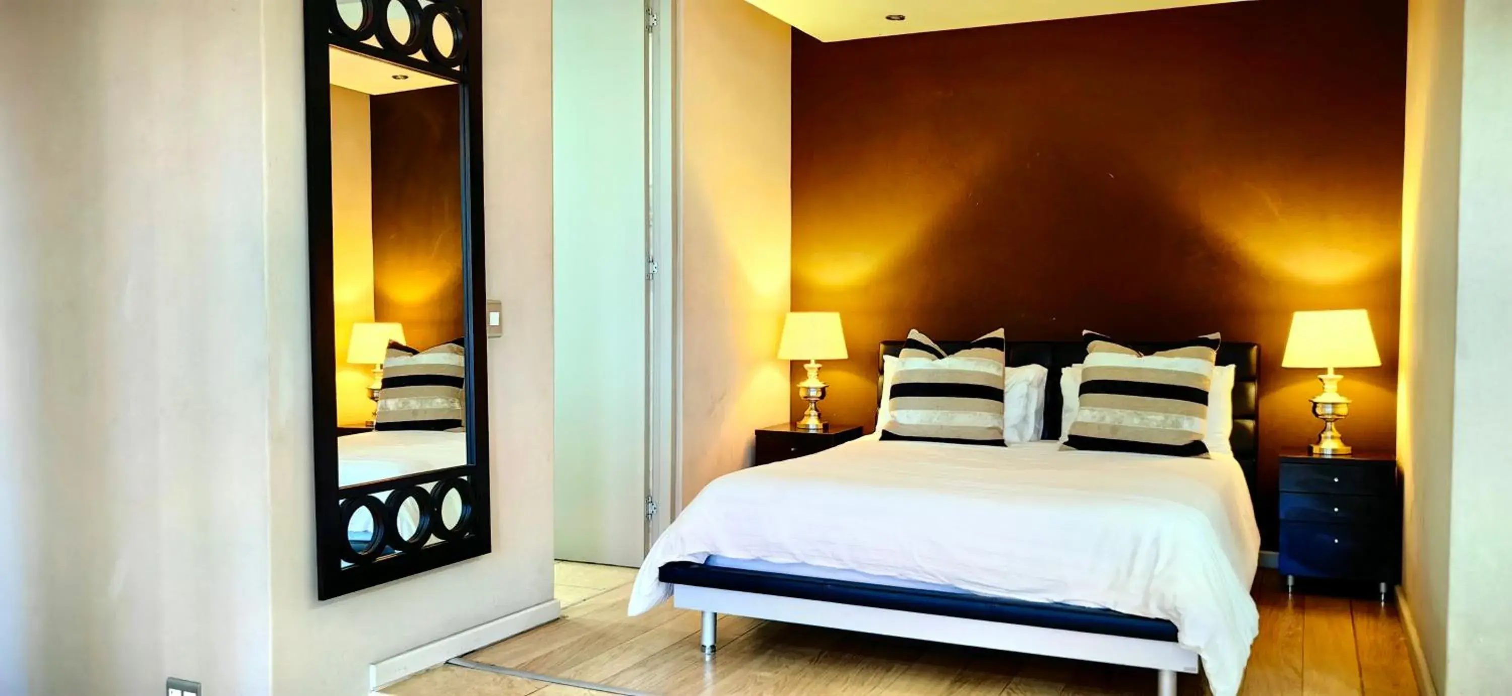 Deluxe Queen Studio - single occupancy in 4 on Pritchard Luxury Suites Deluxe Queen Studio - single occupancy in 4 on Pritchard Luxury Suites