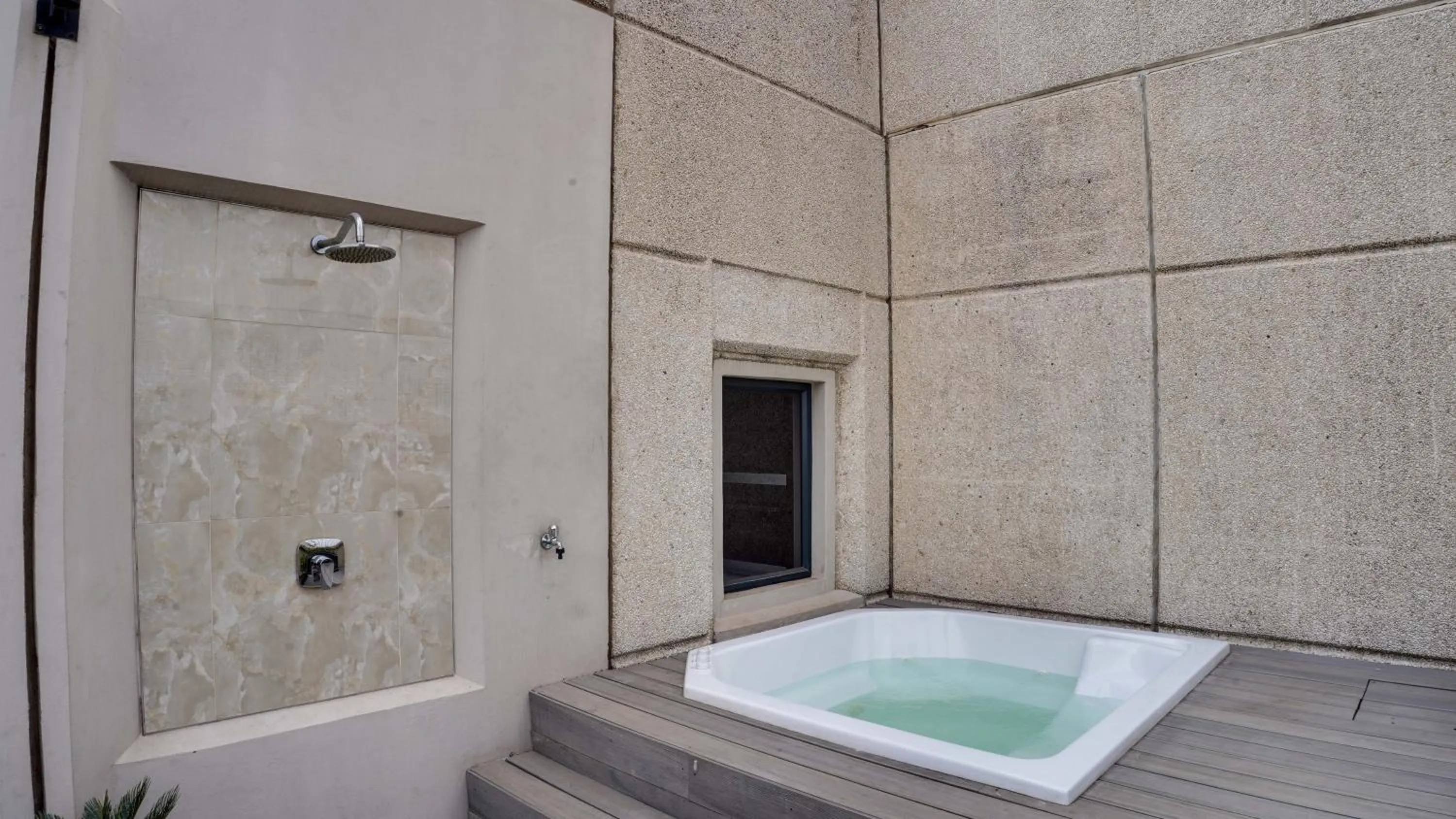 4 on Pritchard Luxury Suites