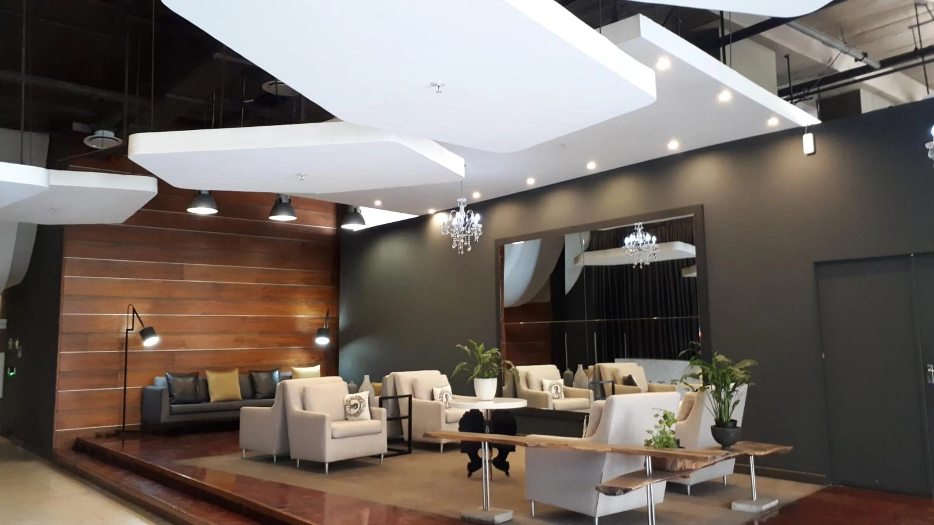 4 on Pritchard Luxury Suites