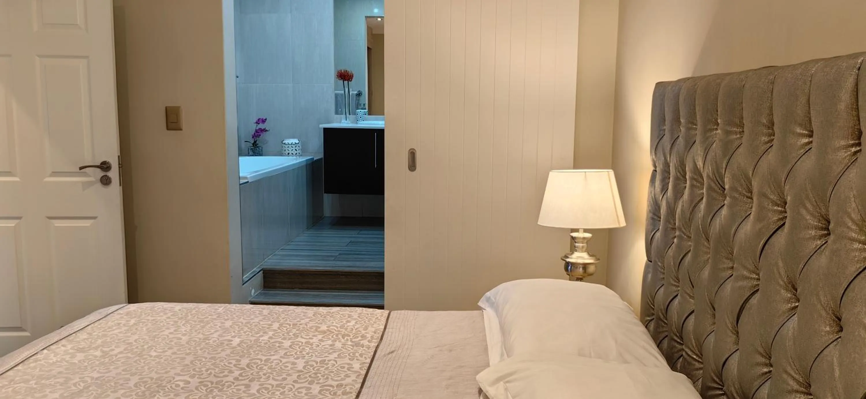 Bed in 4 on Pritchard Luxury Suites