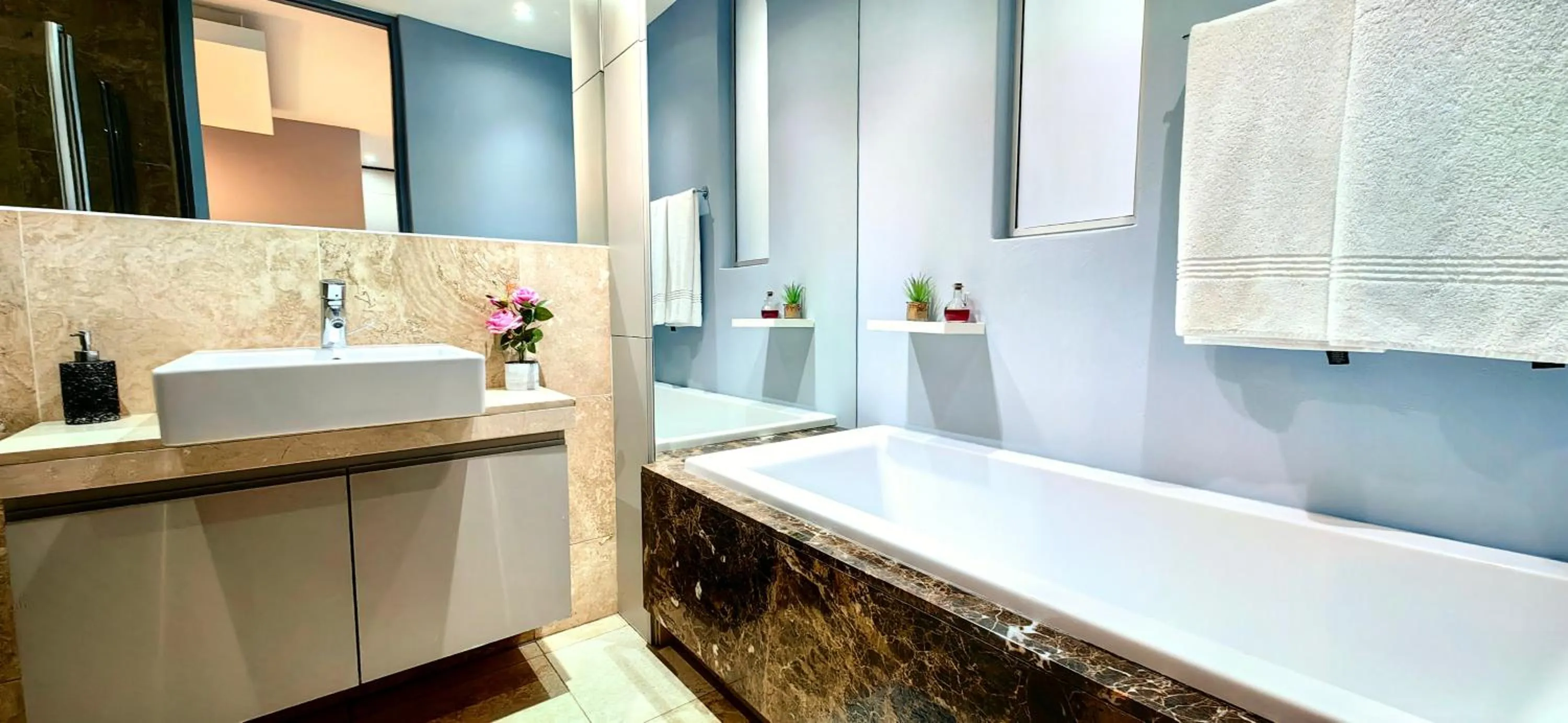 4 on Pritchard Luxury Suites