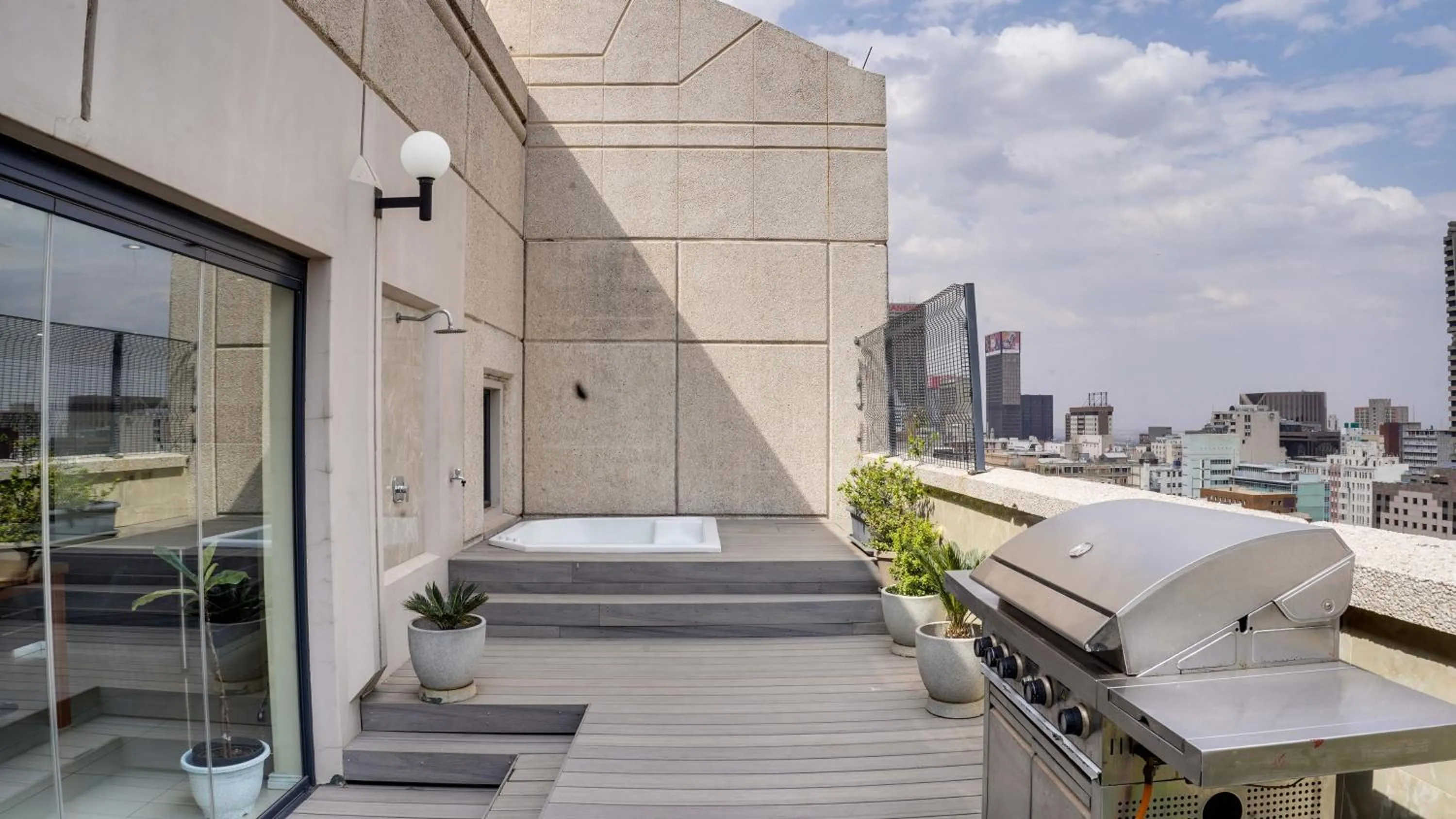 4 on Pritchard Luxury Suites