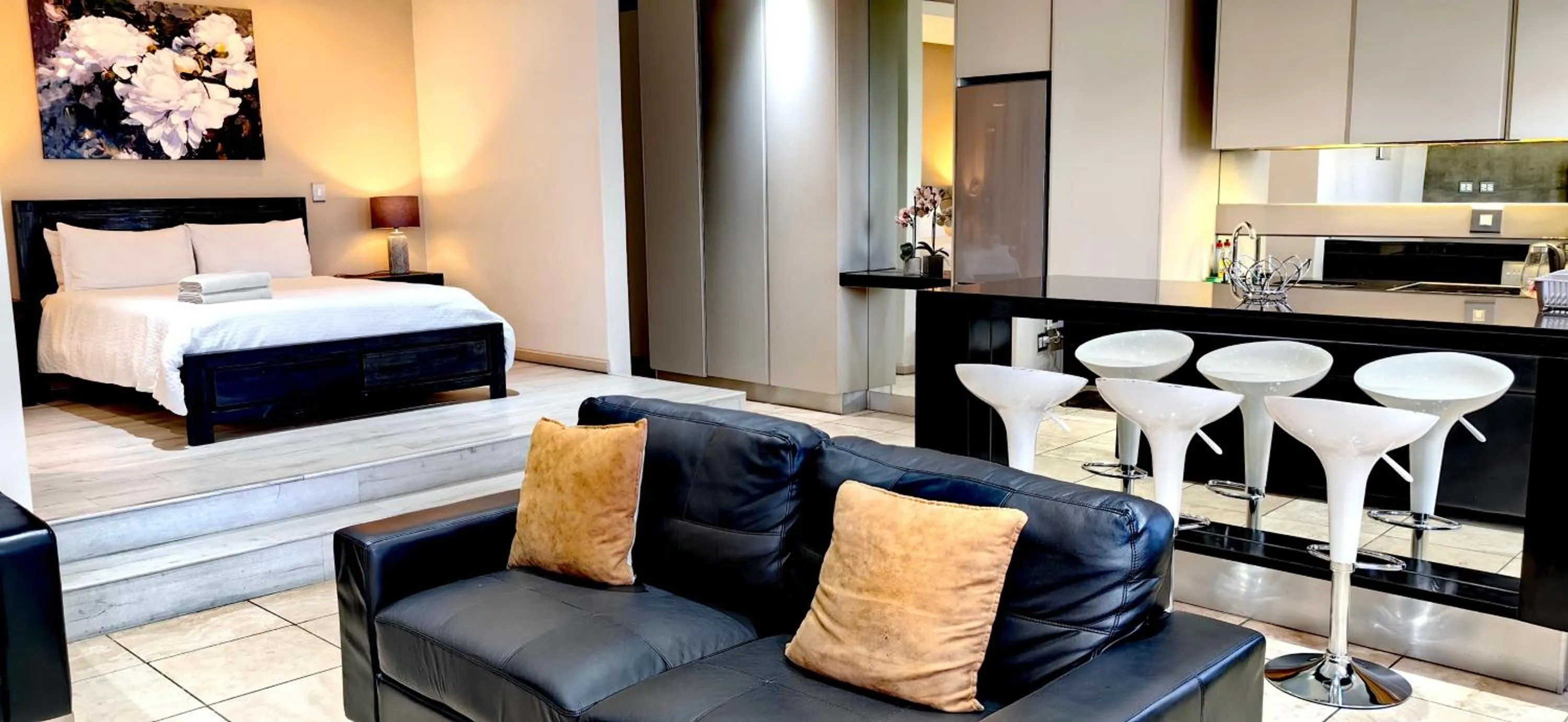 Living room, Bed in 4 on Pritchard Luxury Suites