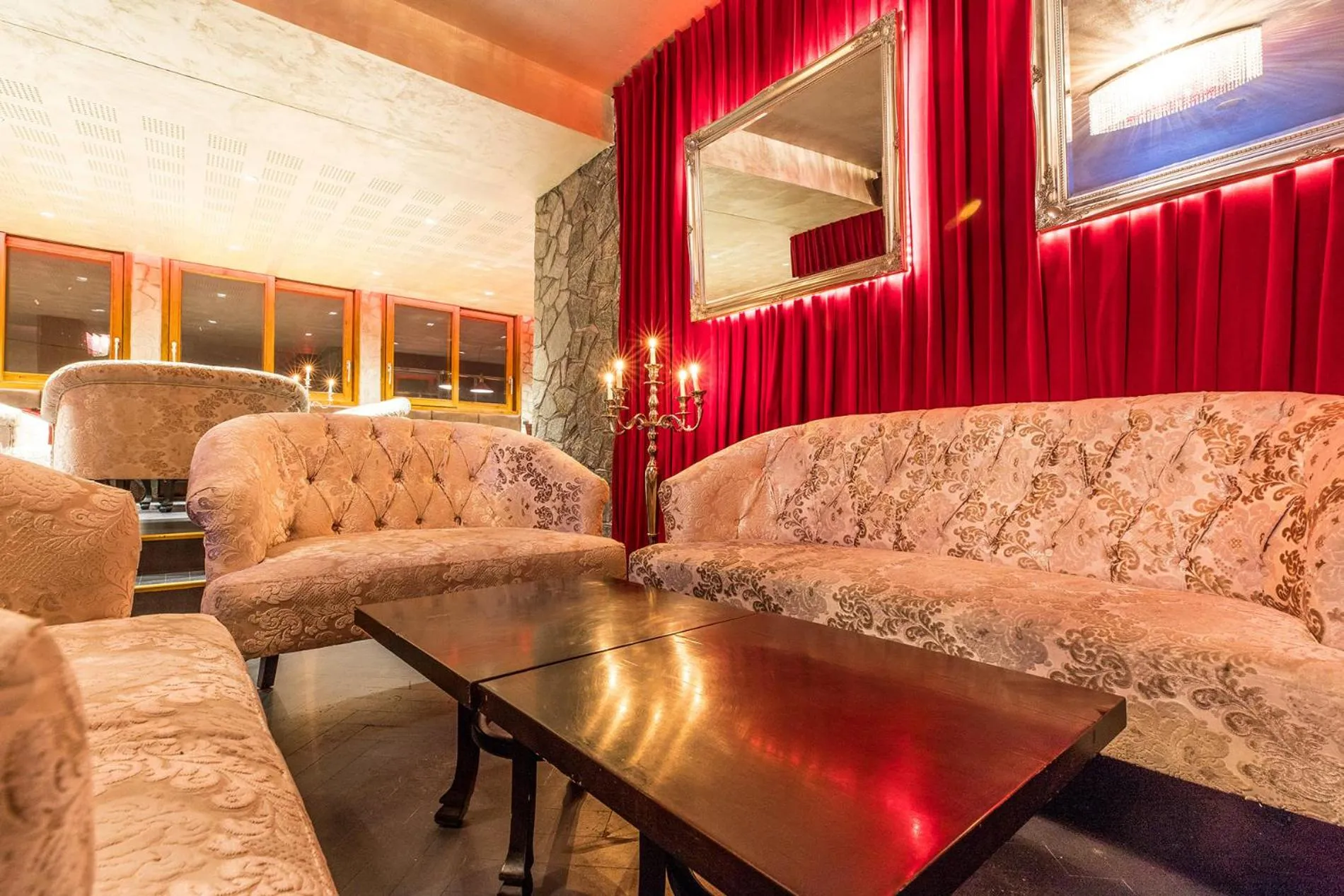 Communal lounge/ TV room in Madame Vacances Hôtel & Spa Le Mottaret