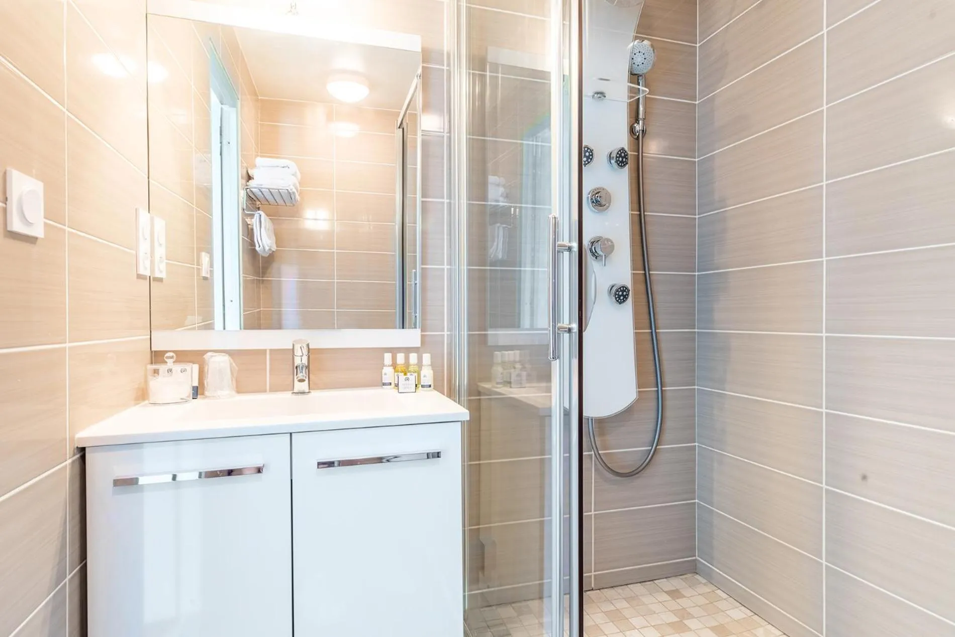 Bathroom in Madame Vacances Hôtel & Spa Le Mottaret