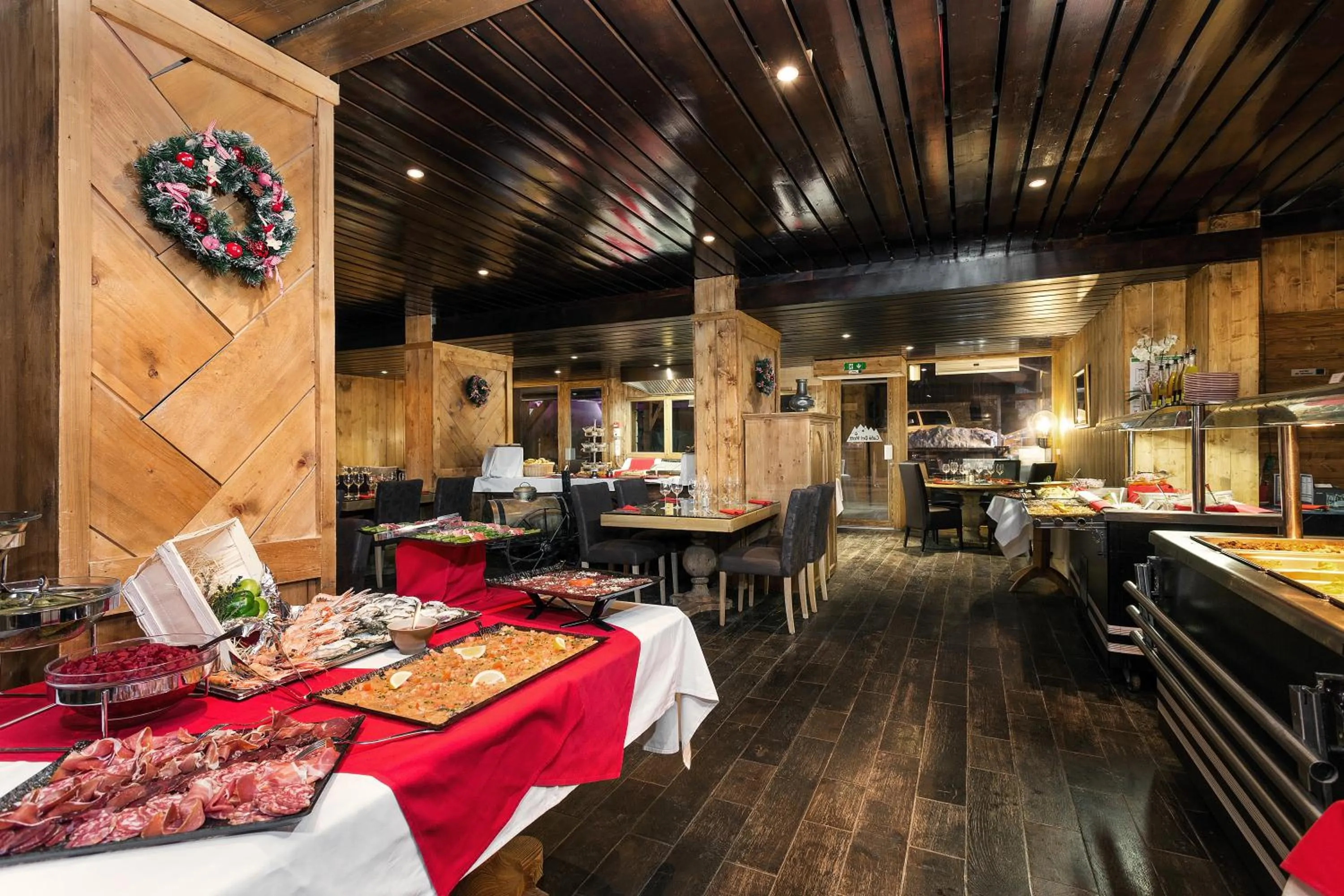 Restaurant/places to eat in Madame Vacances Hôtel & Spa Le Mottaret