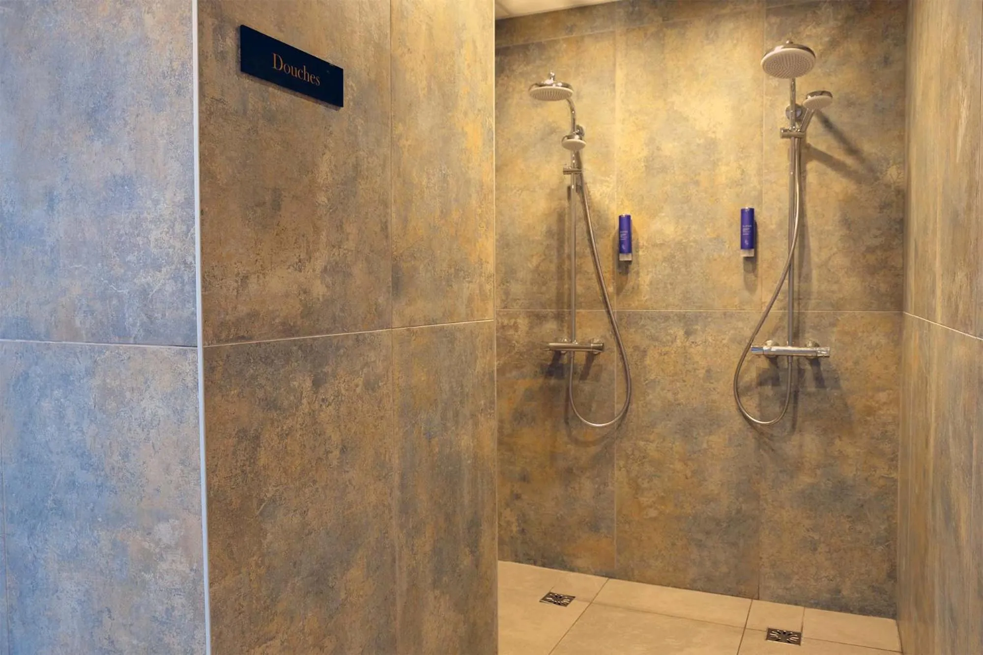 Shower in Madame Vacances Hôtel & Spa Le Mottaret