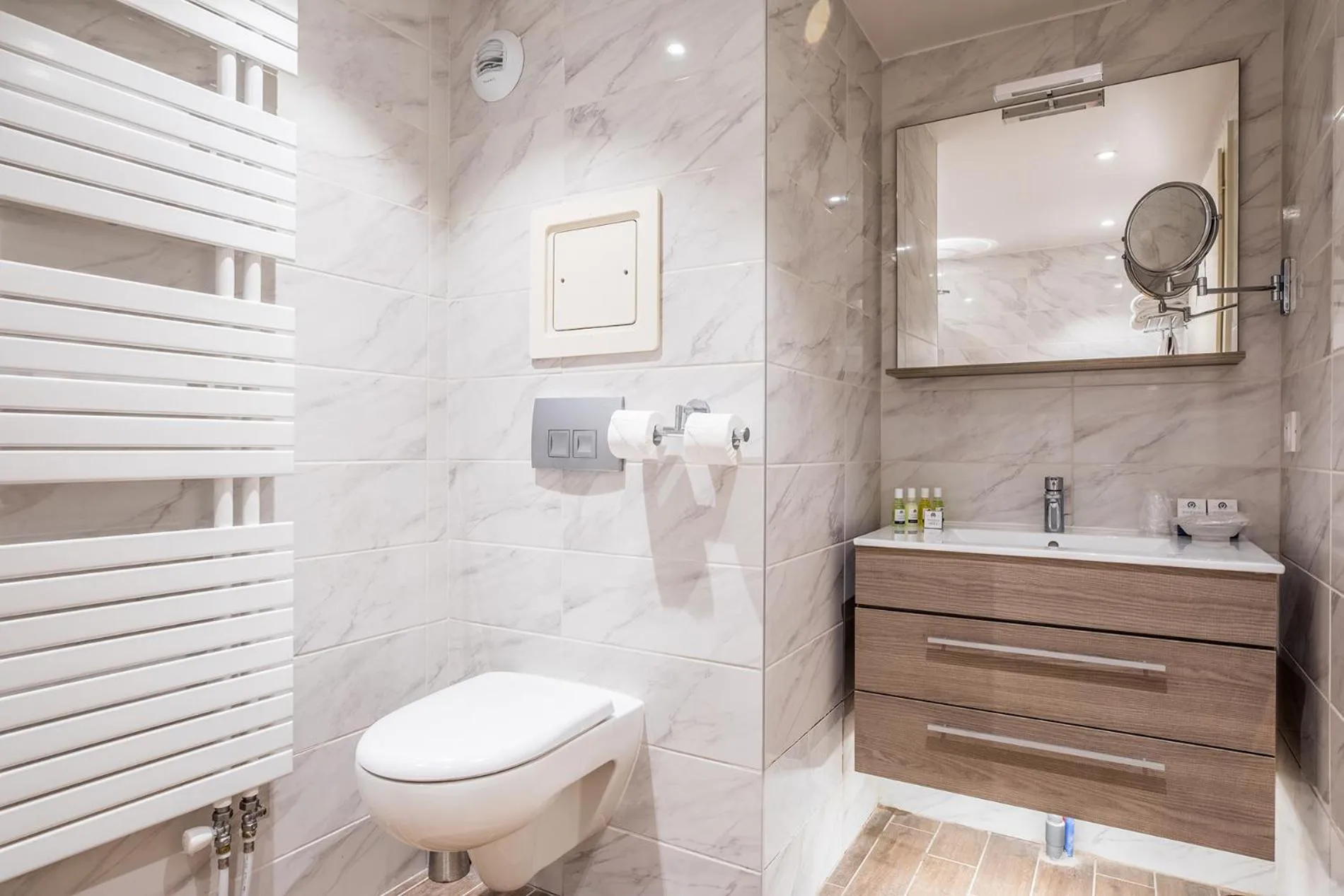 Bathroom in Madame Vacances Hôtel & Spa Le Mottaret