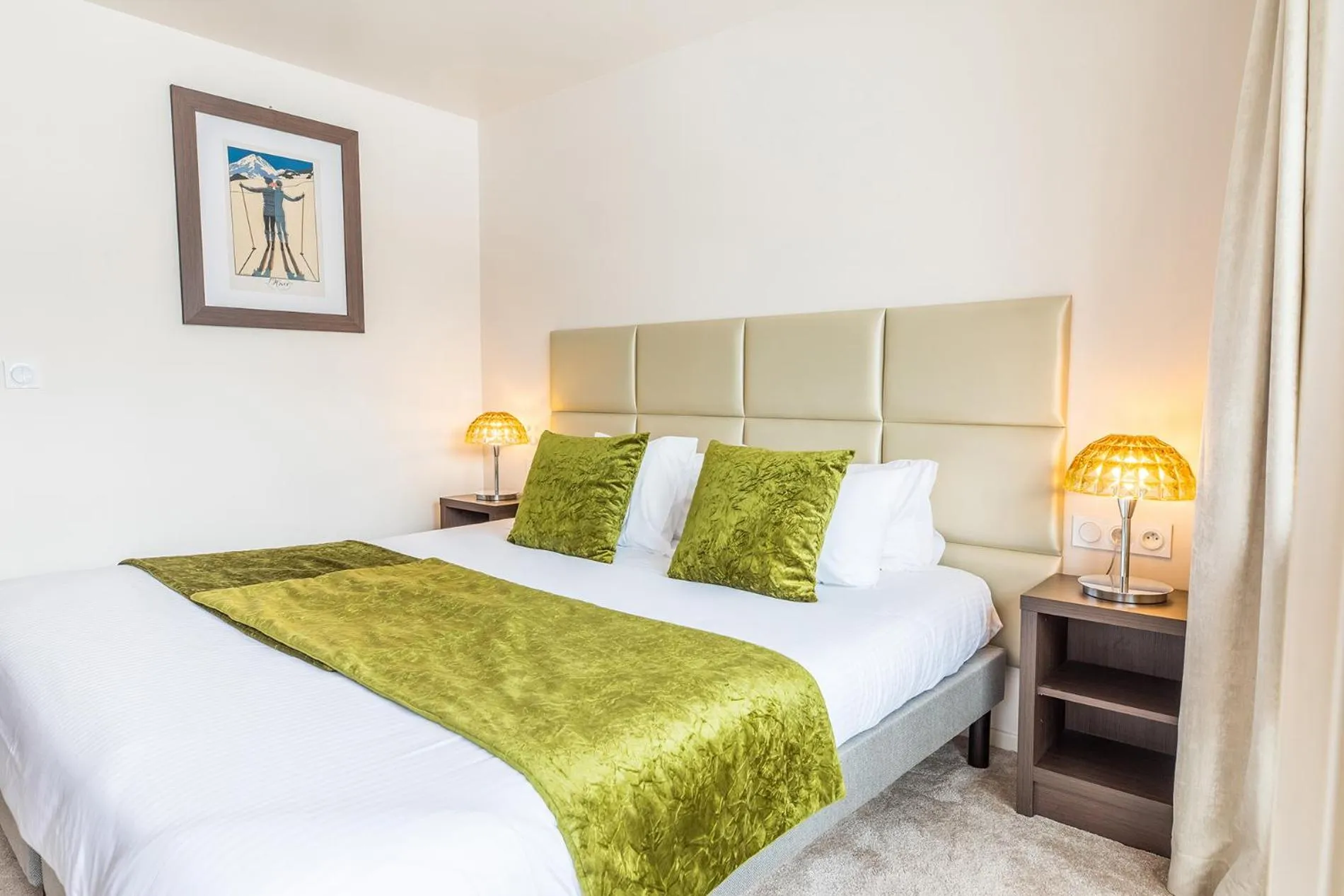 Bedroom, Bed in Madame Vacances Hôtel & Spa Le Mottaret