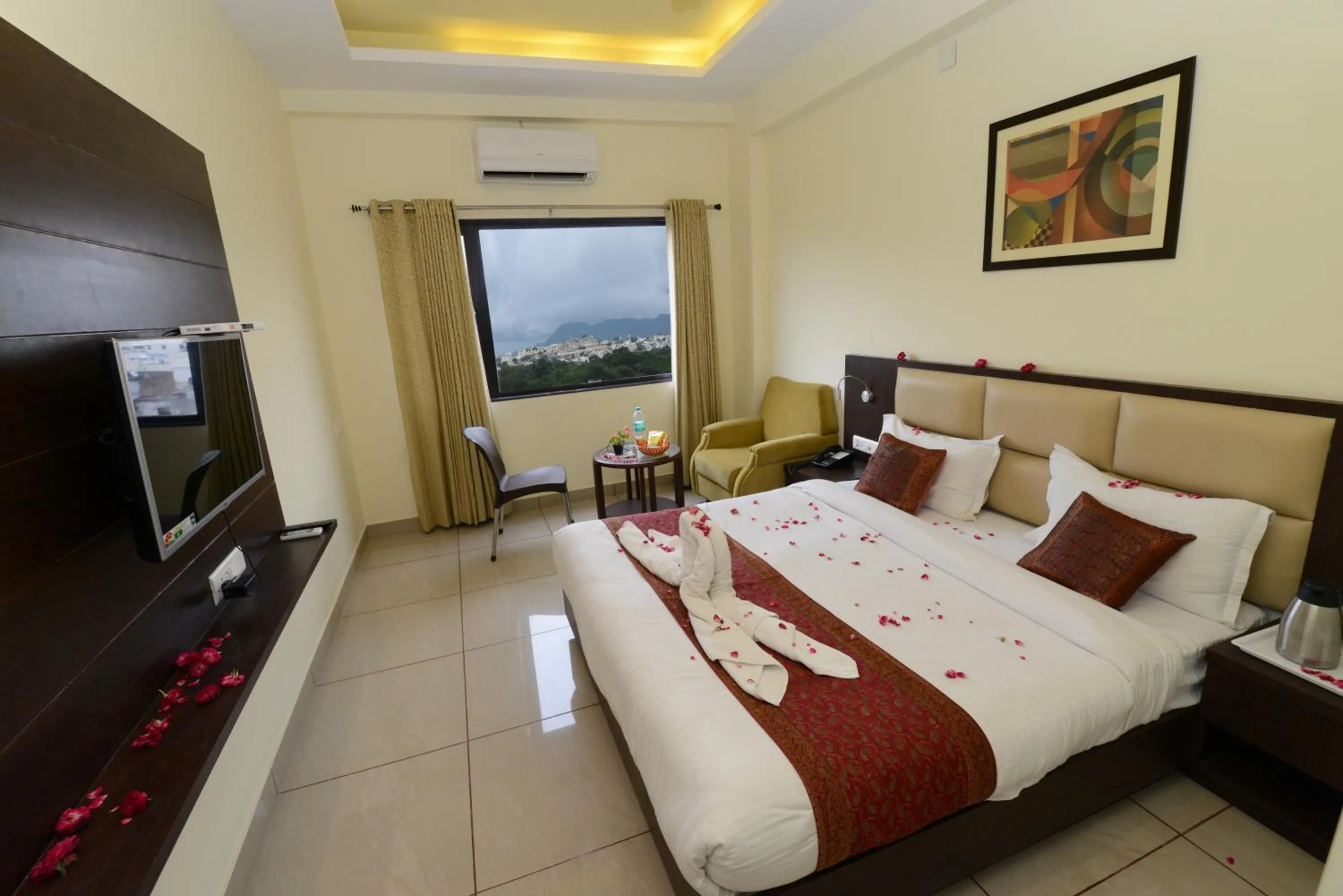 Bathroom, Bed in Hotel Sanobar