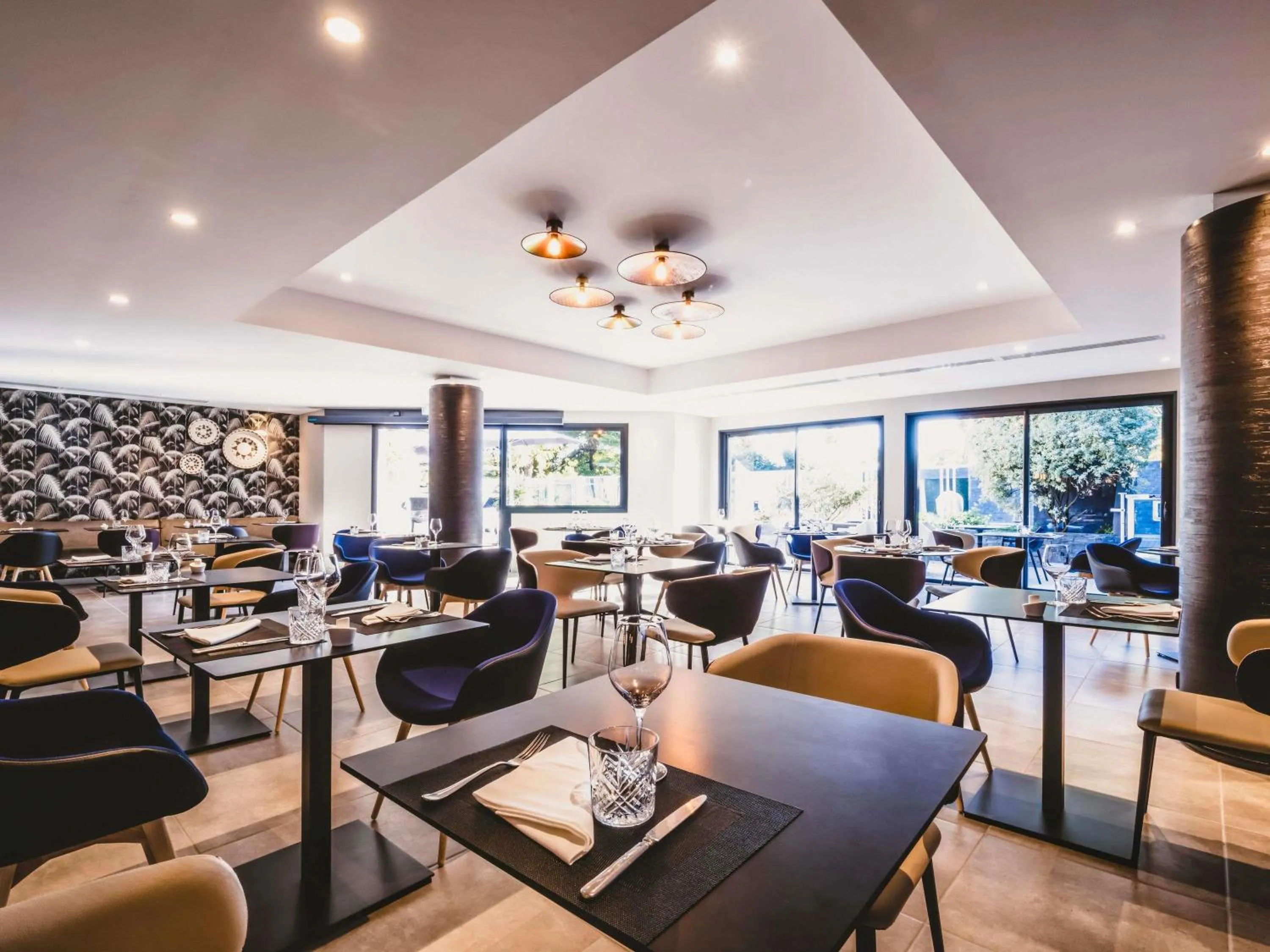 Restaurant/places to eat in Mercure Pau Palais des Sports