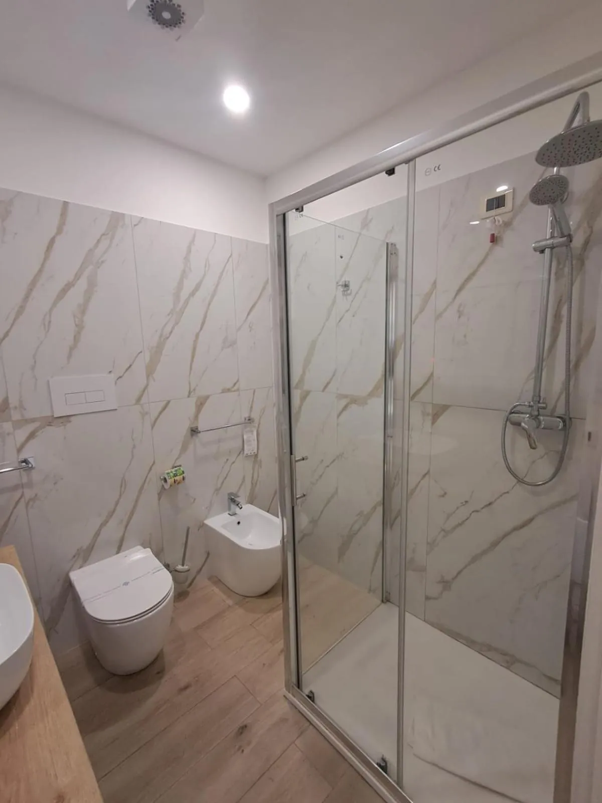 Shower in Hotel Palace Gioia Tauro