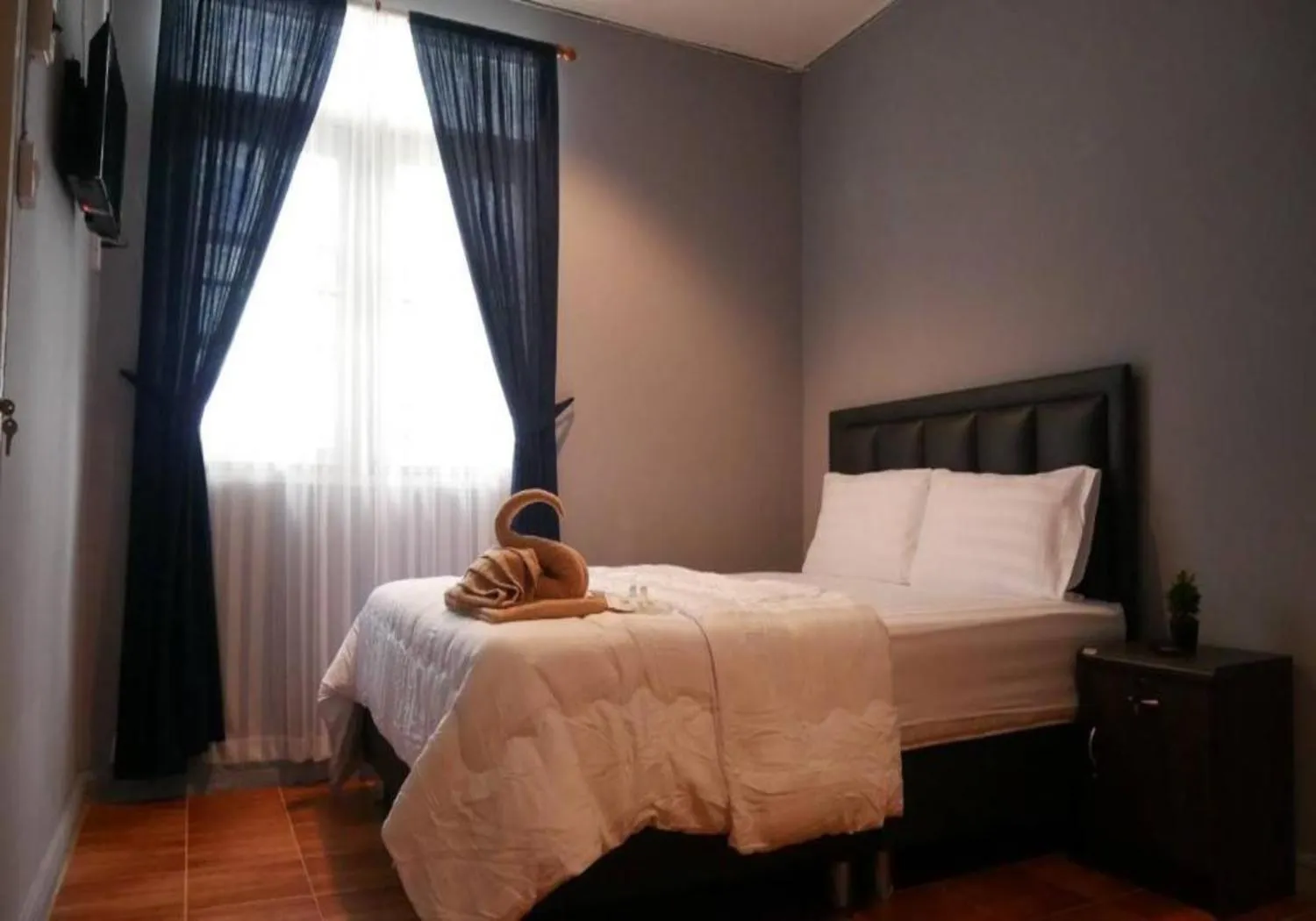 Photo of the whole room in airport house