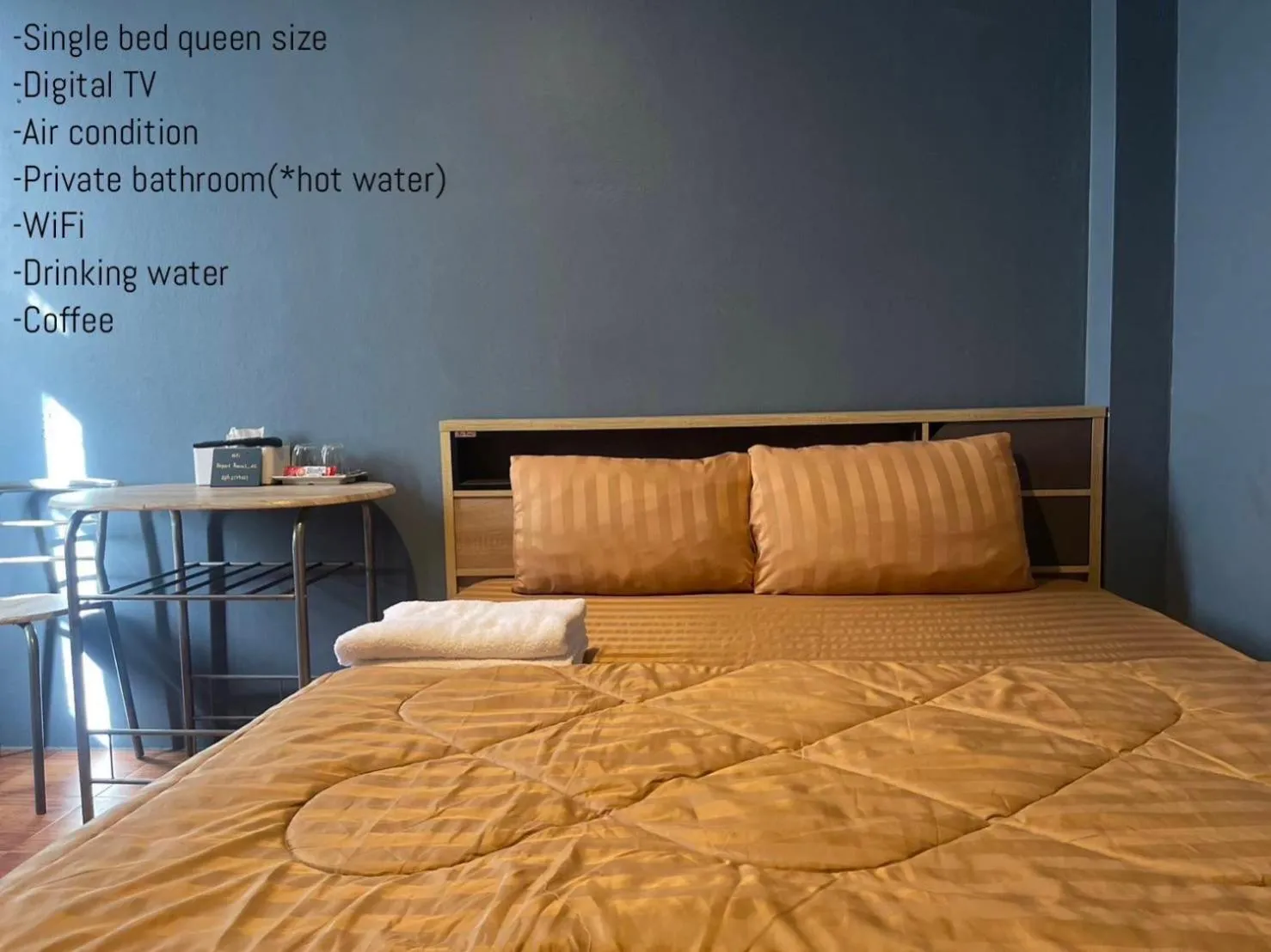 Photo of the whole room in airport house