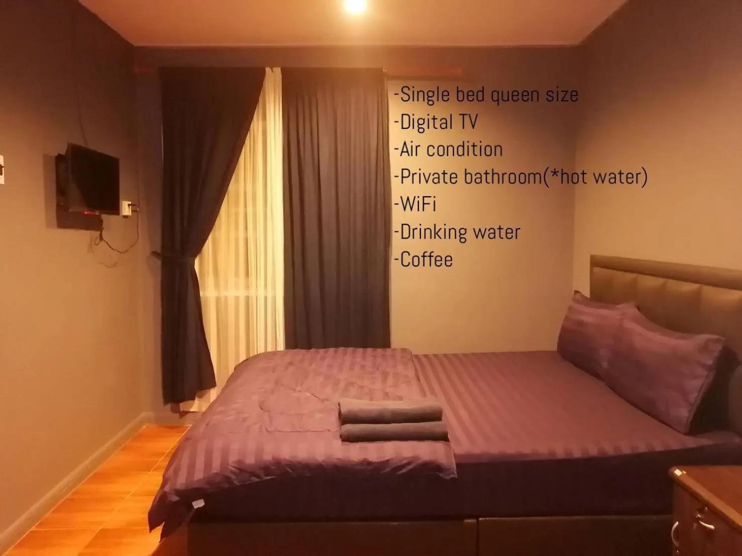 Photo of the whole room in airport house