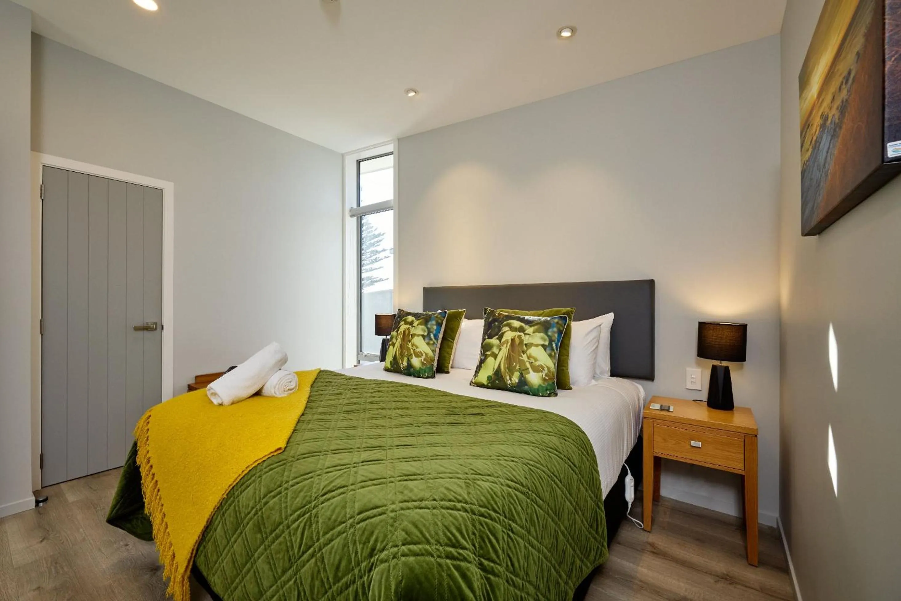 Bedroom, Bed in Shearwater Apartments