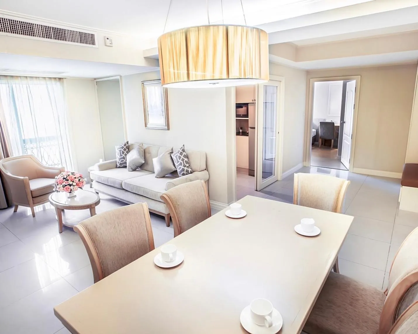 Living room in Hope Land Hotel Sukhumvit 24