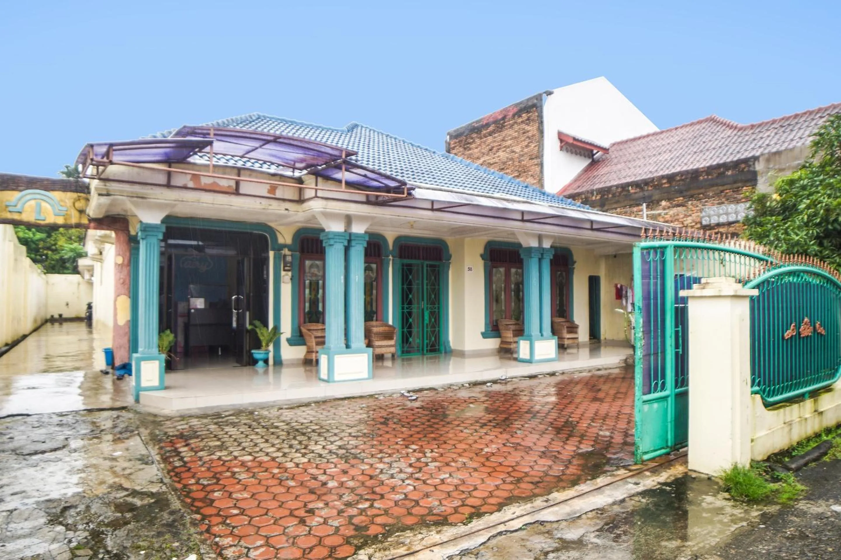 Facade/entrance in Hotel O Sky Residence Mawar