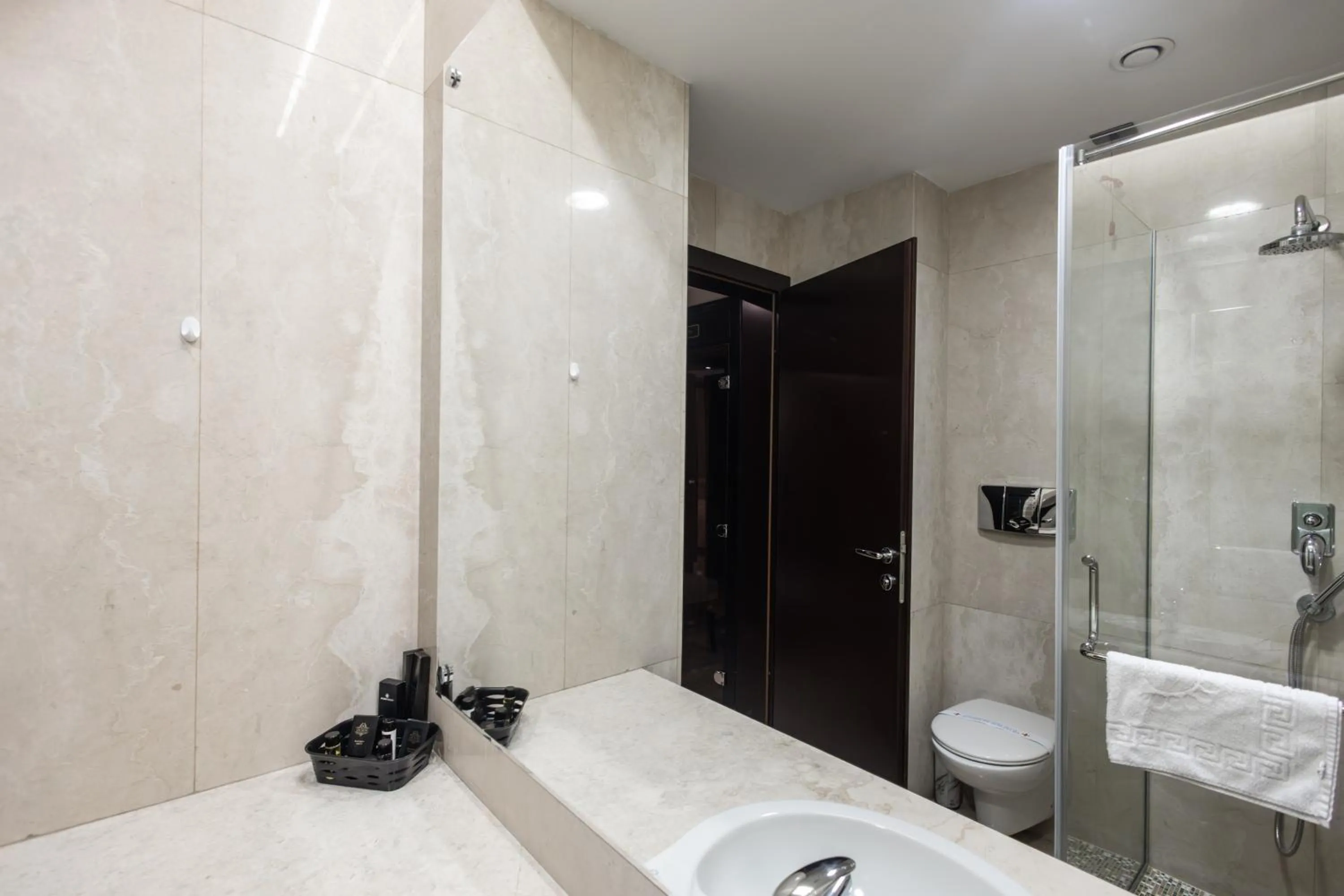 Bathroom in GARNI HOTEL AMI