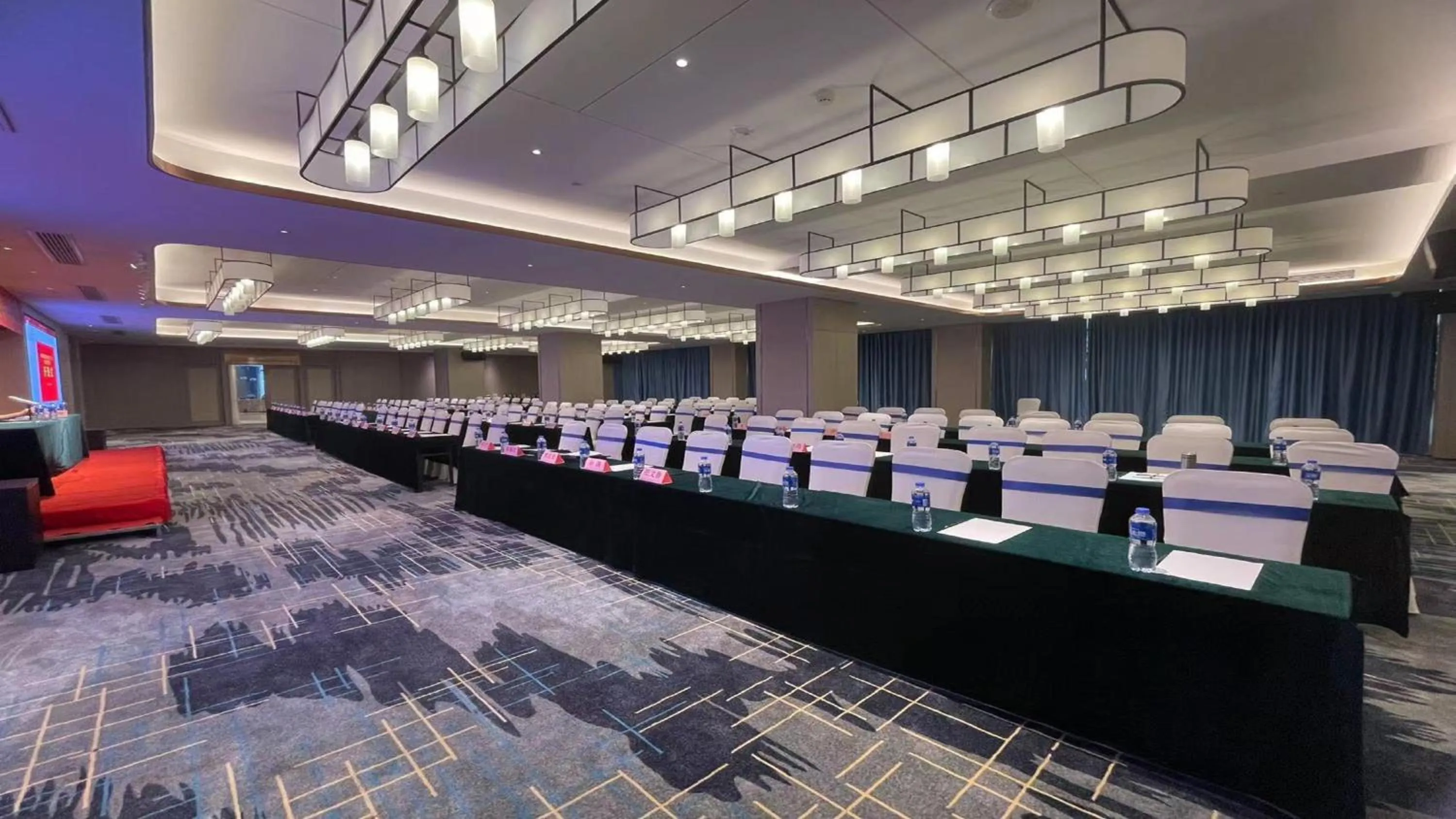 Meeting/conference room in Holiday Inn Express Changzhou Xinbei by IHG