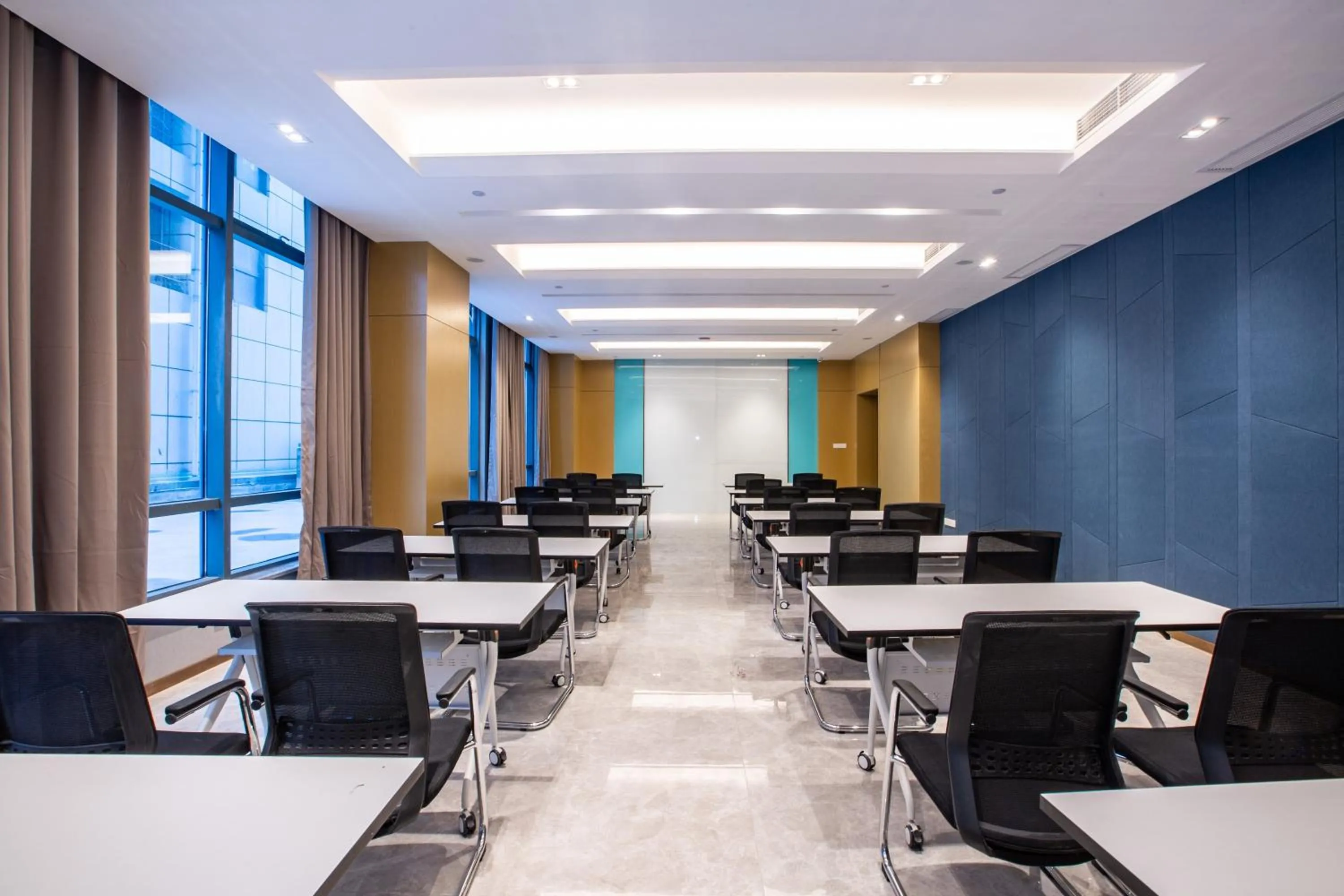 Meeting/conference room in Holiday Inn Express Changzhou Xinbei by IHG