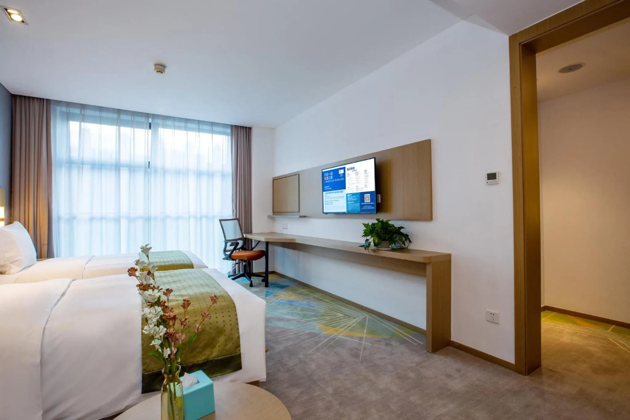 Photo of the whole room, Bed in Holiday Inn Express Changzhou Xinbei by IHG