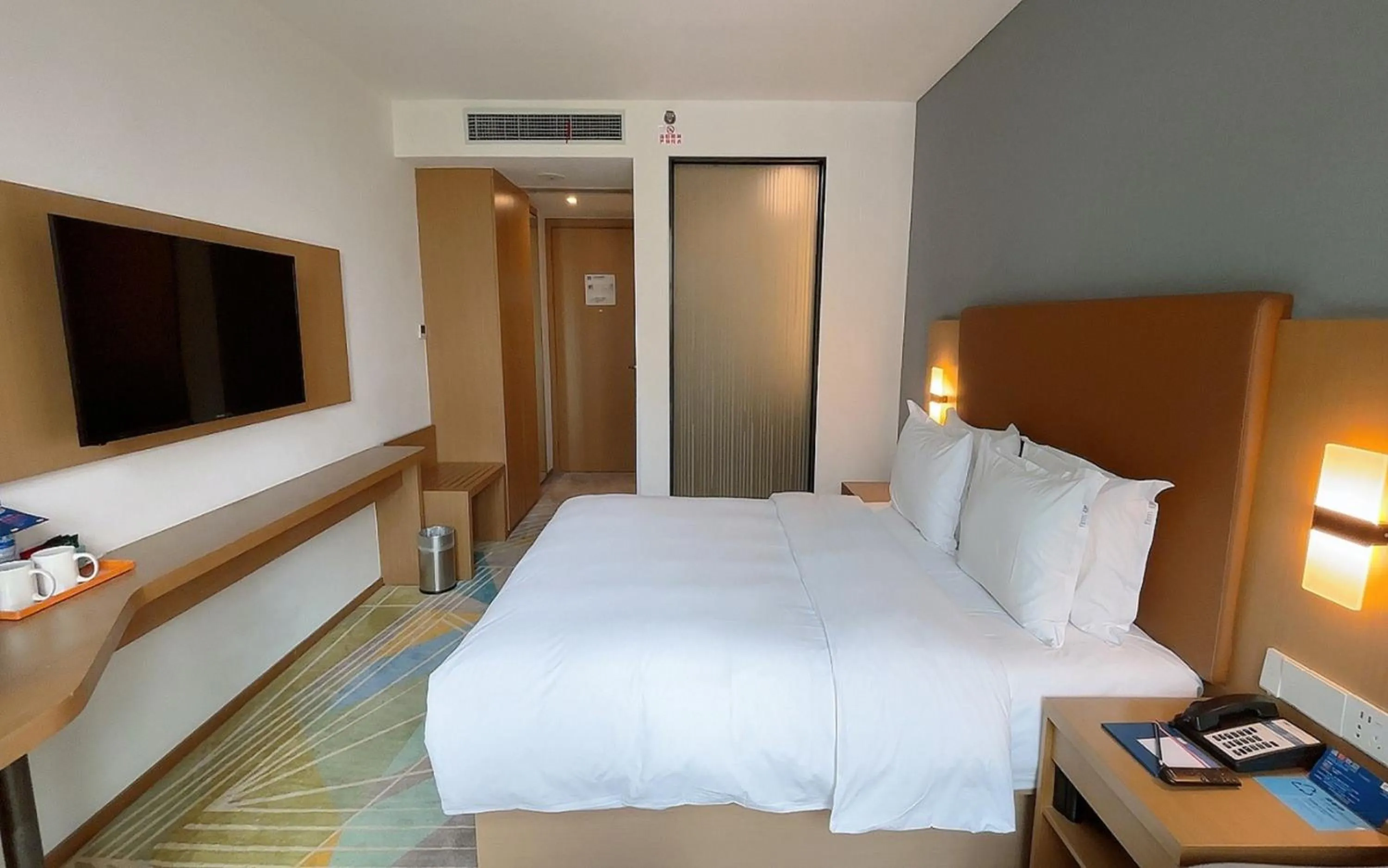 Photo of the whole room, Bed in Holiday Inn Express Changzhou Xinbei by IHG