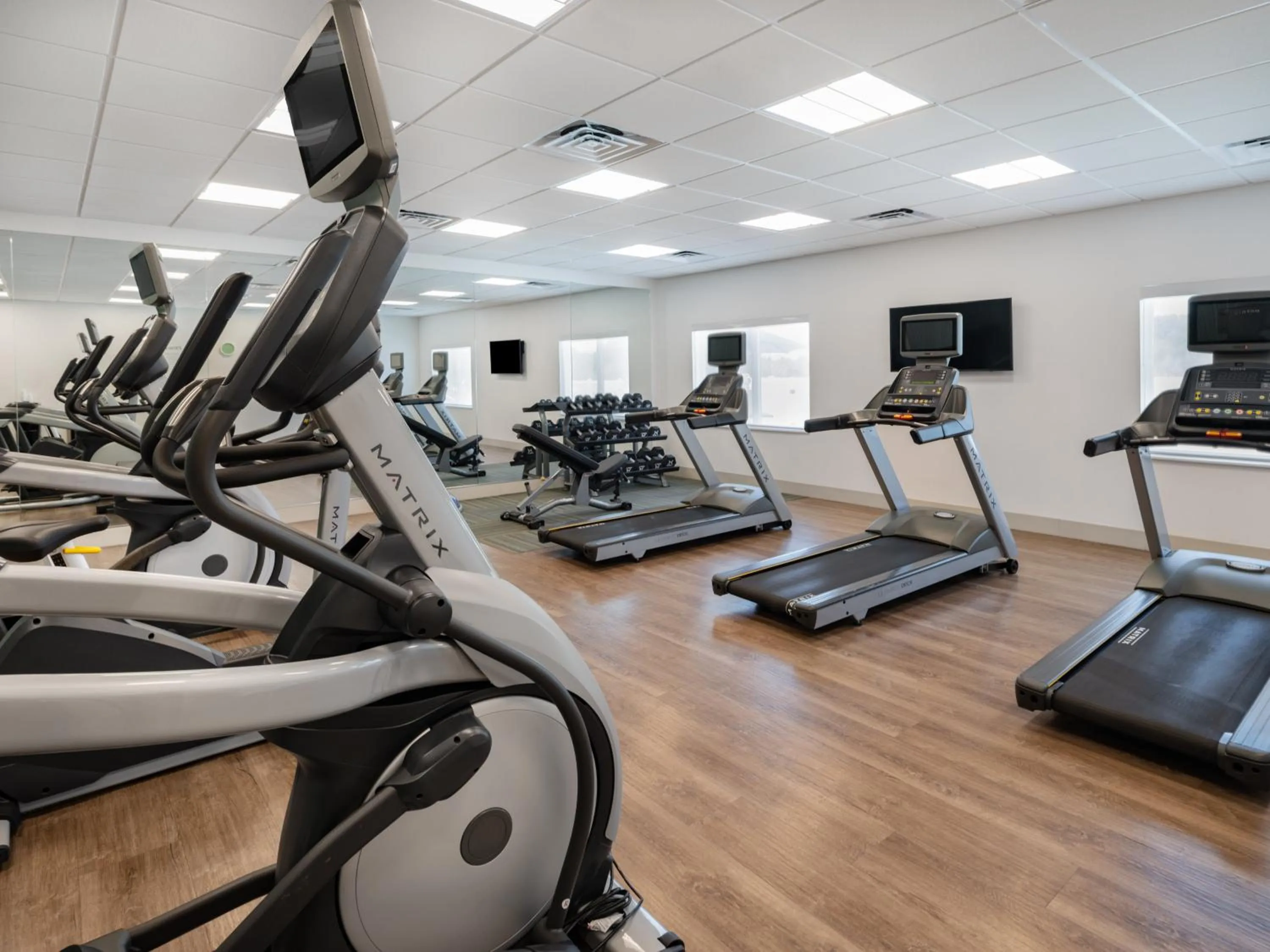Fitness centre/facilities in Holiday Inn Express & Suites - Ruskin by IHG