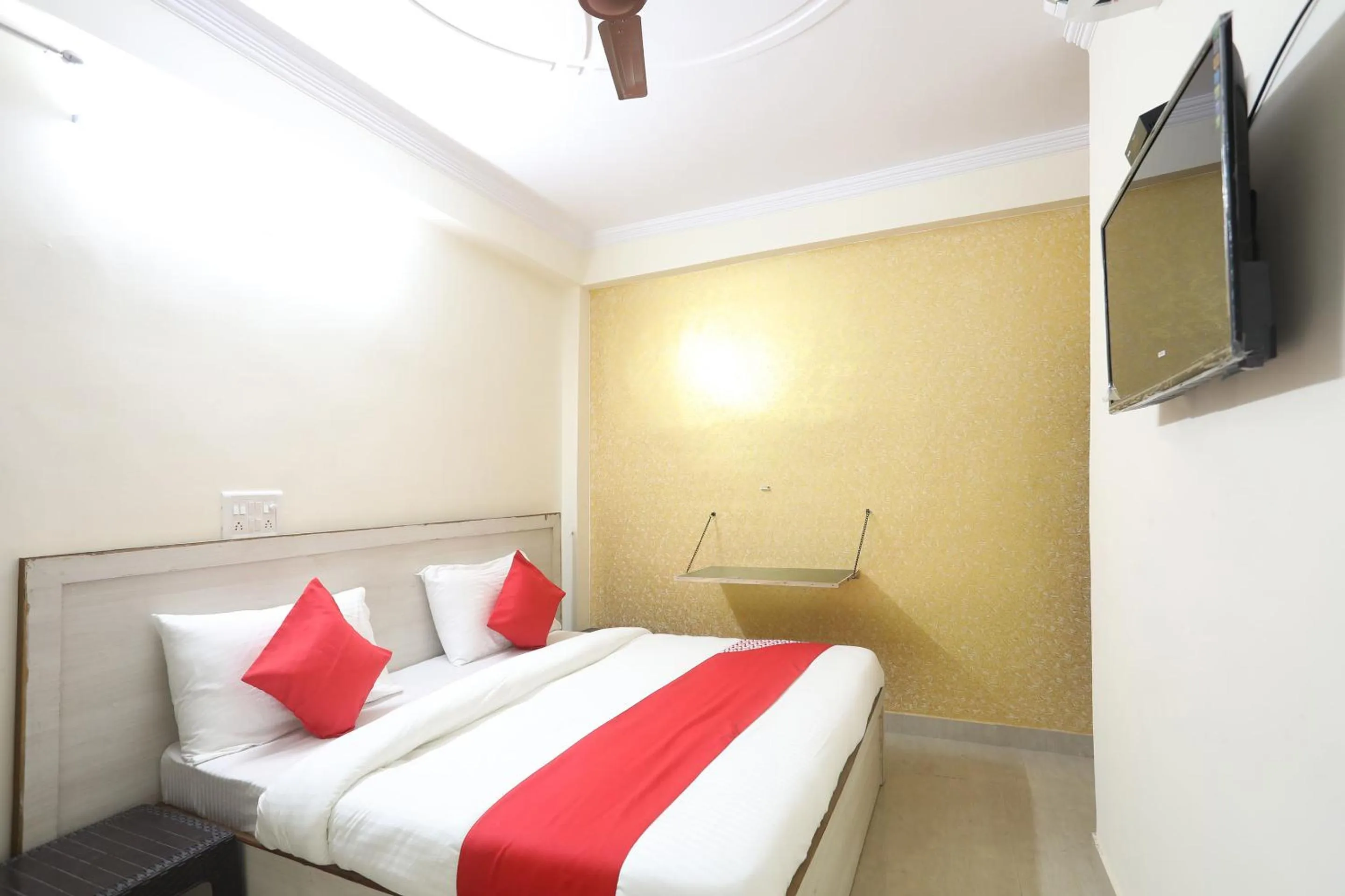 Bedroom, Bed in Hotel O A P Residency