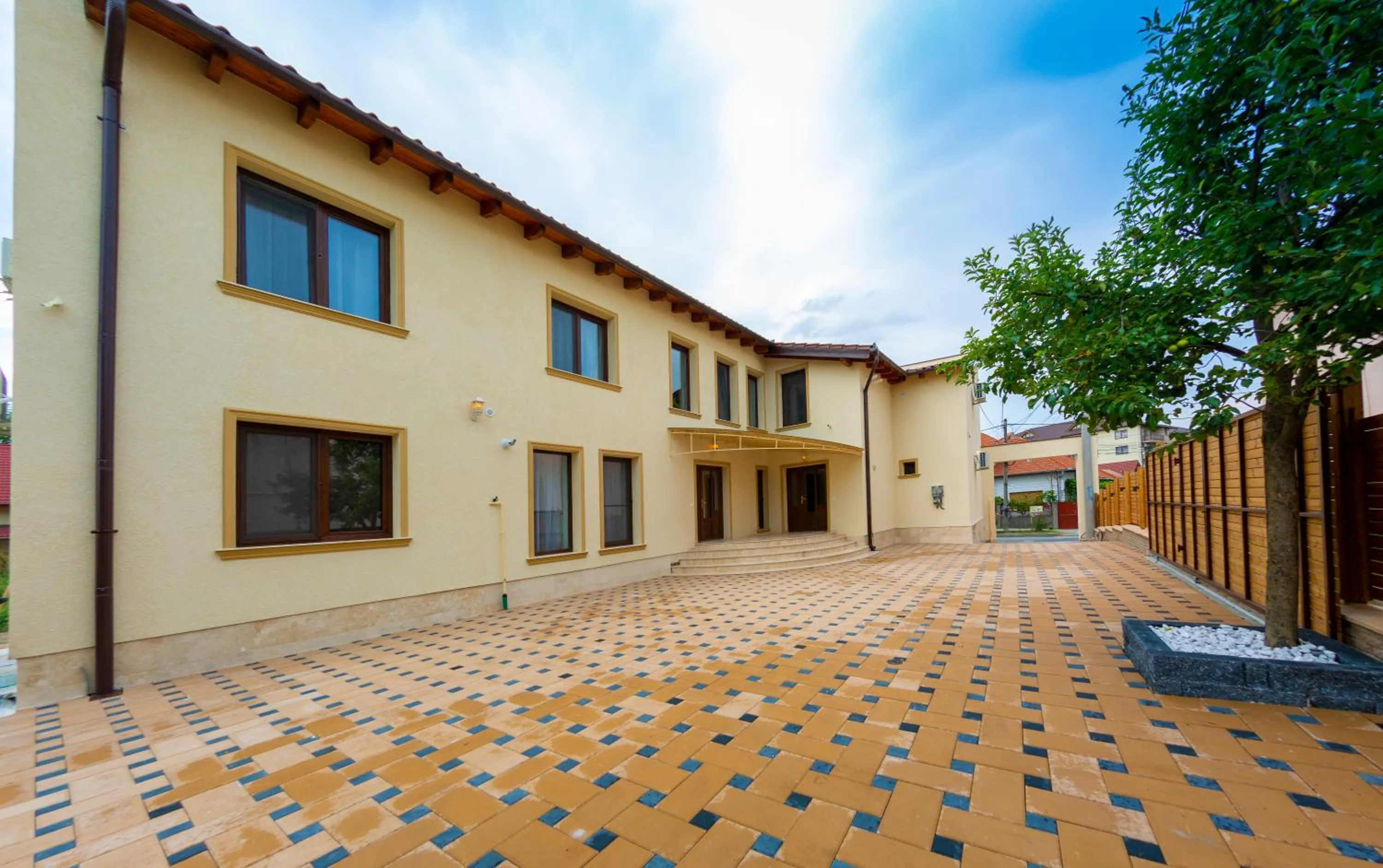 Property building in Casa cu Nuc