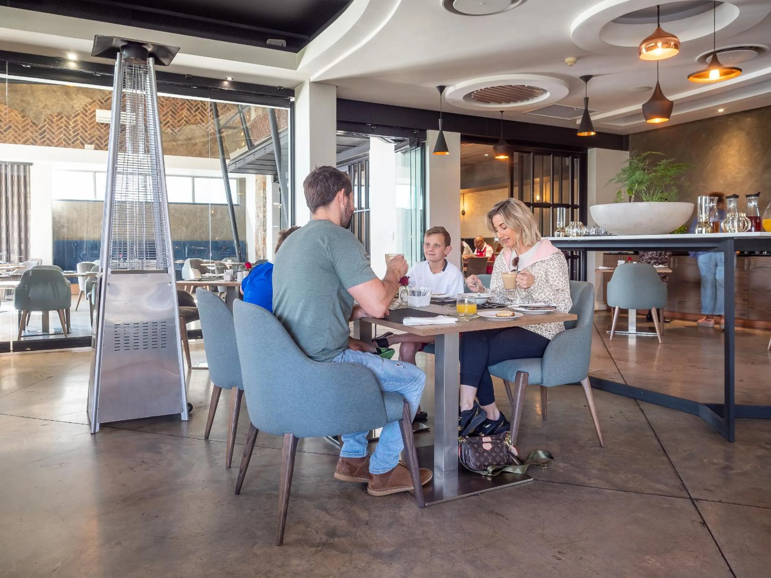 Restaurant/places to eat in Seven Villa Hotel & Spa