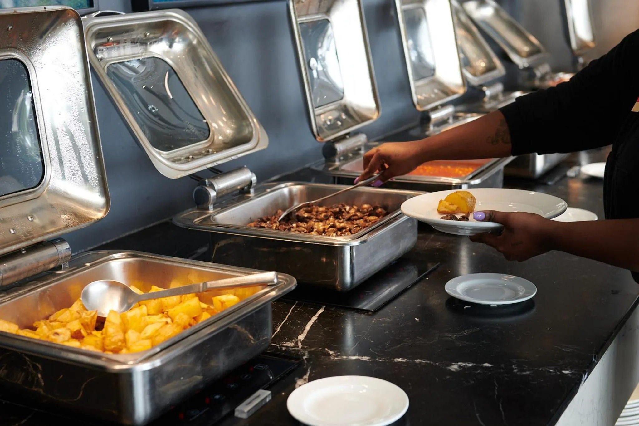 Restaurant/places to eat in Seven Villa Hotel & Spa