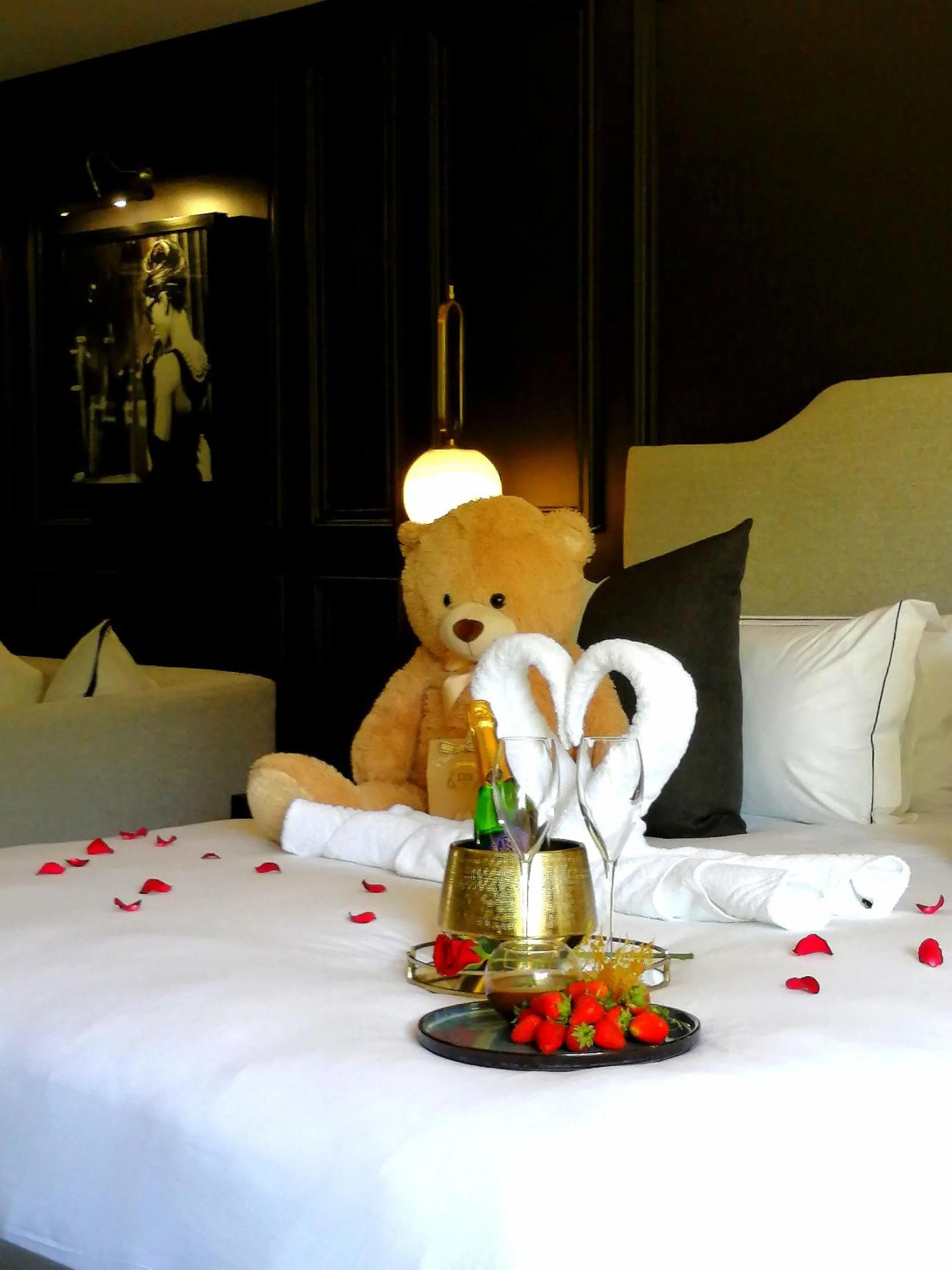 room service, Bed in Seven Villa Hotel & Spa