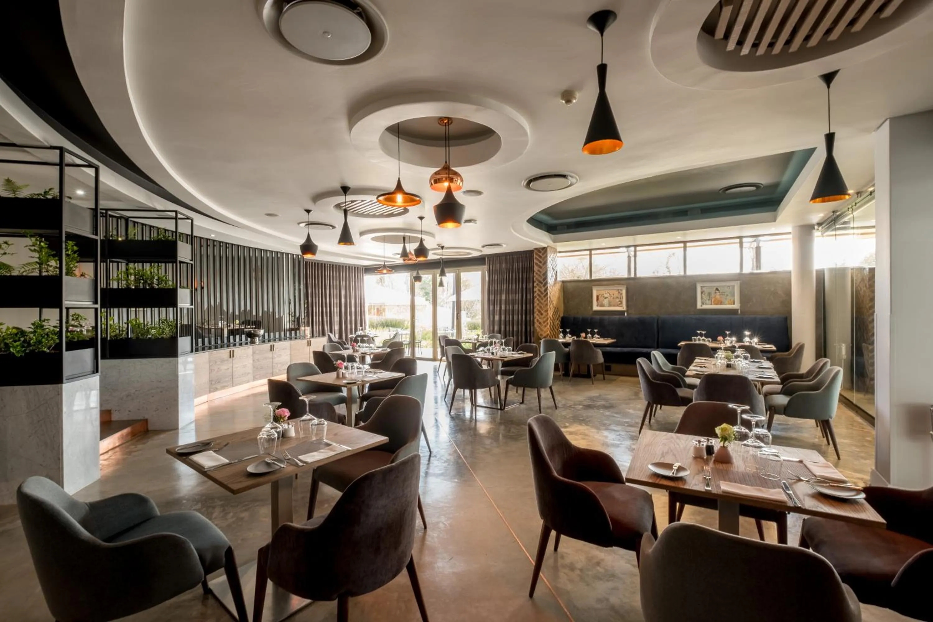 Restaurant/places to eat in Seven Villa Hotel & Spa