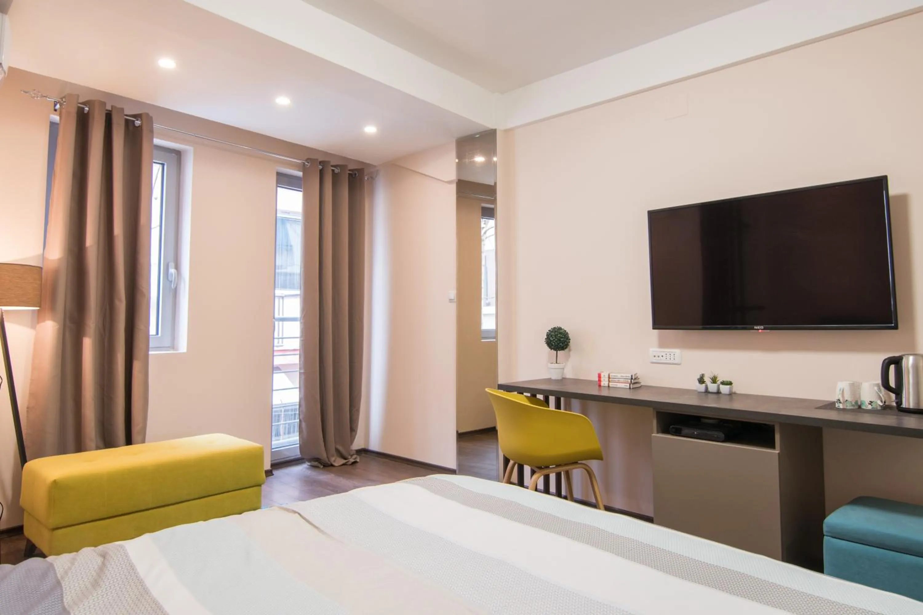 Communal lounge/ TV room, Bed in Vanilla Boutique Hotel